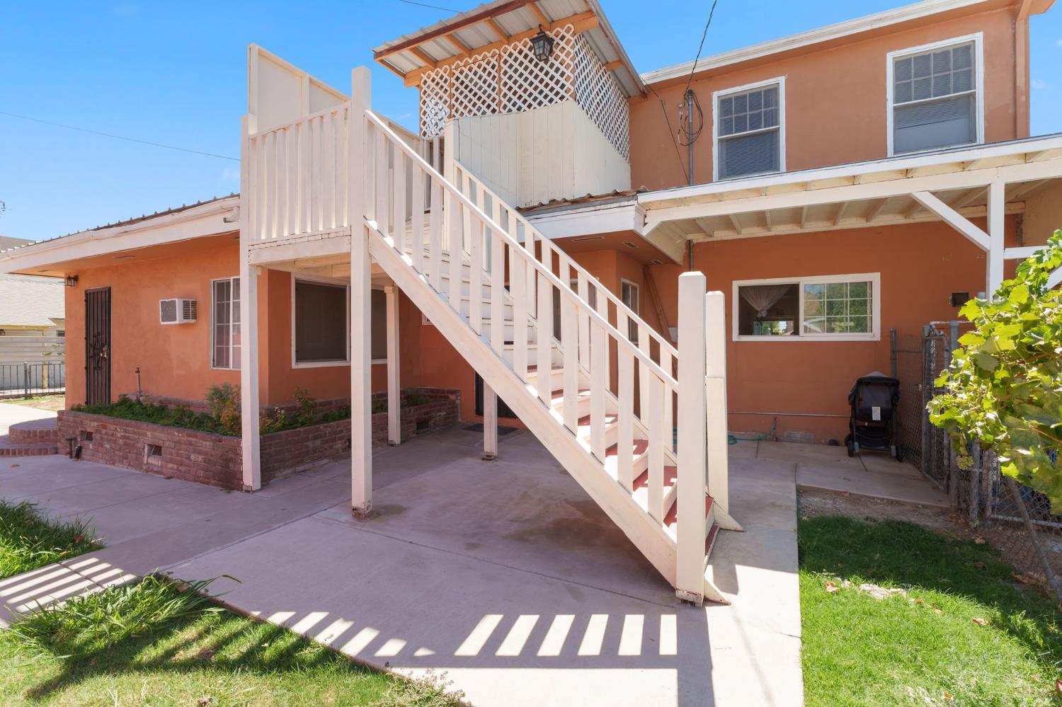 209 N C St, Madera, CA 93638