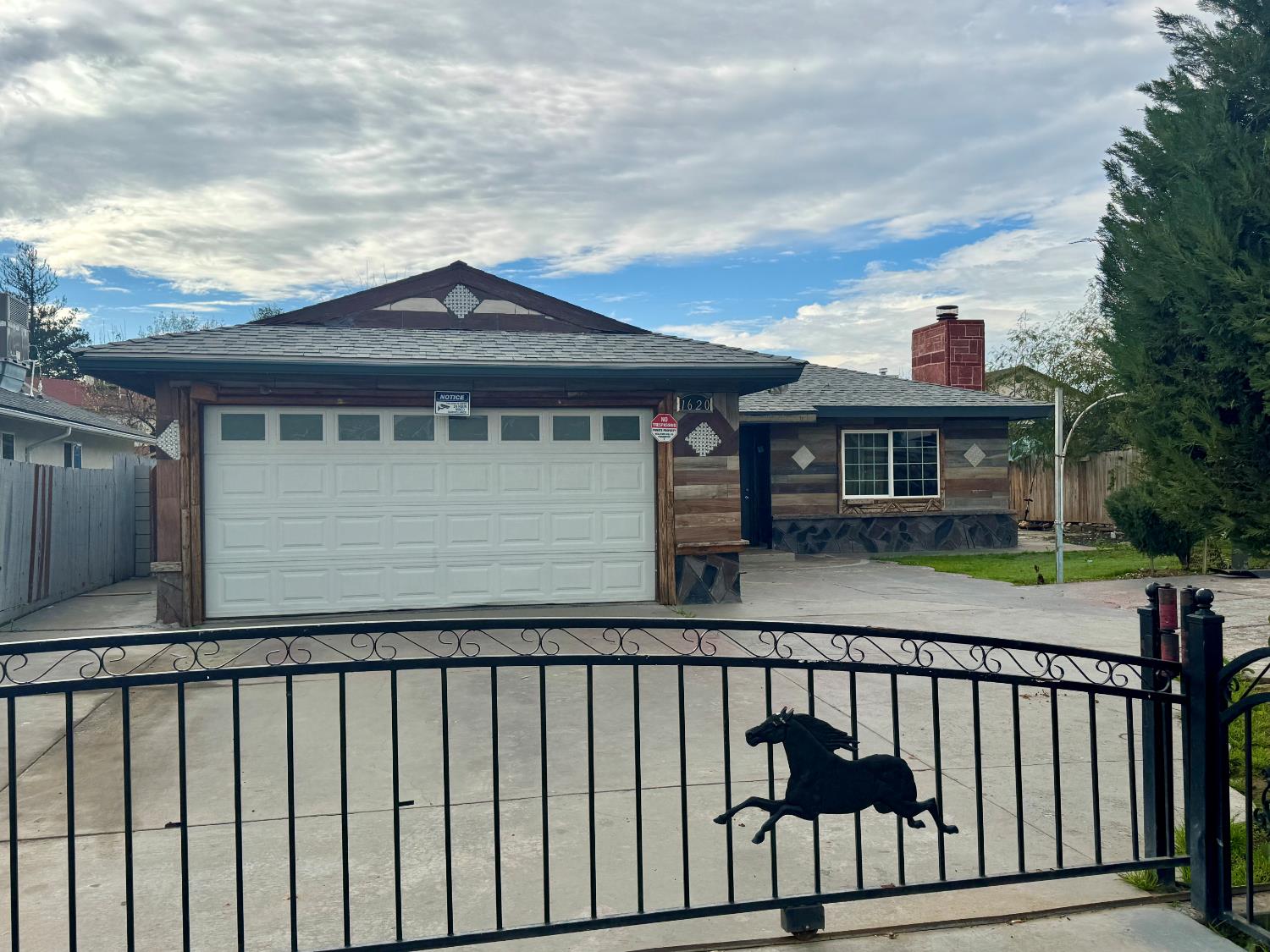 1620 N D St, Madera, CA 93638