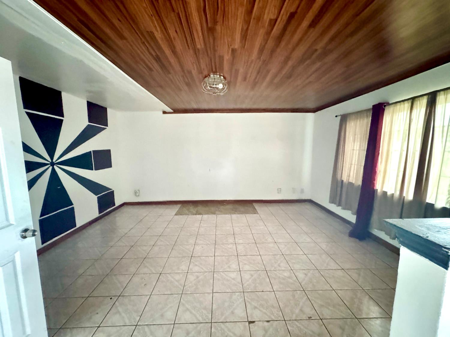 1620 N D St, Madera, CA 93638