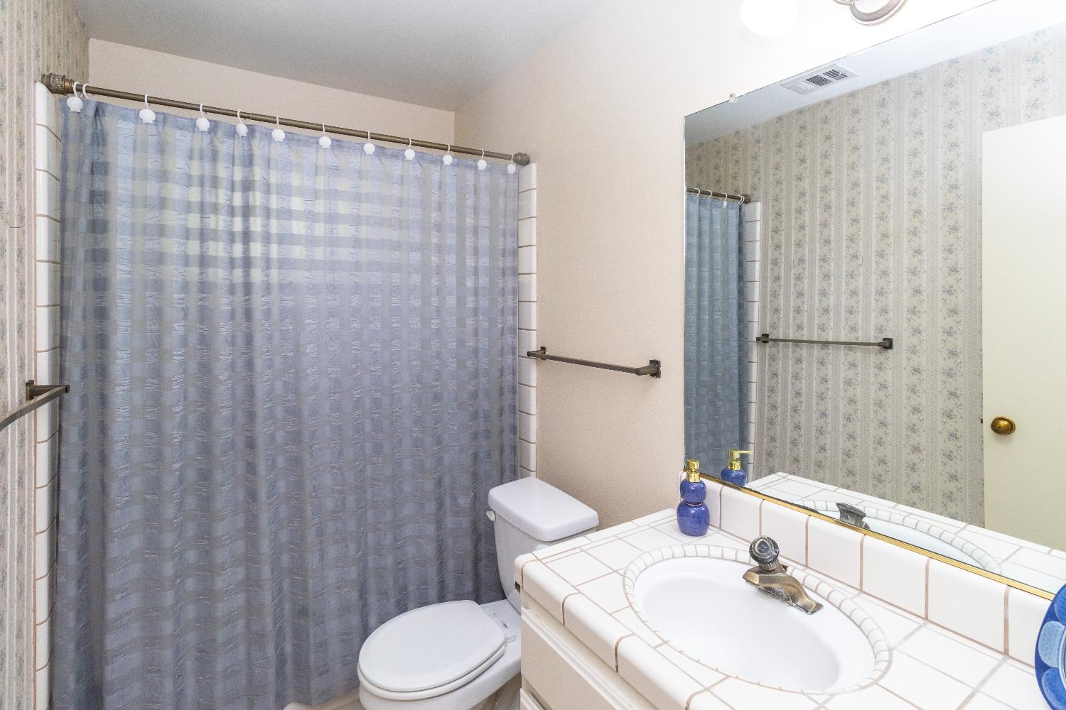 1709 W Calimyrna Ave #9A, Fresno, CA 93711