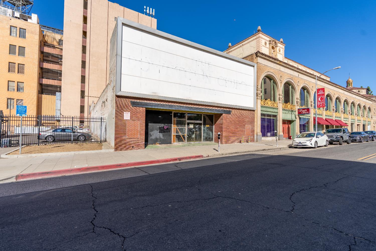 1440 Fulton St, Fresno, CA 93721