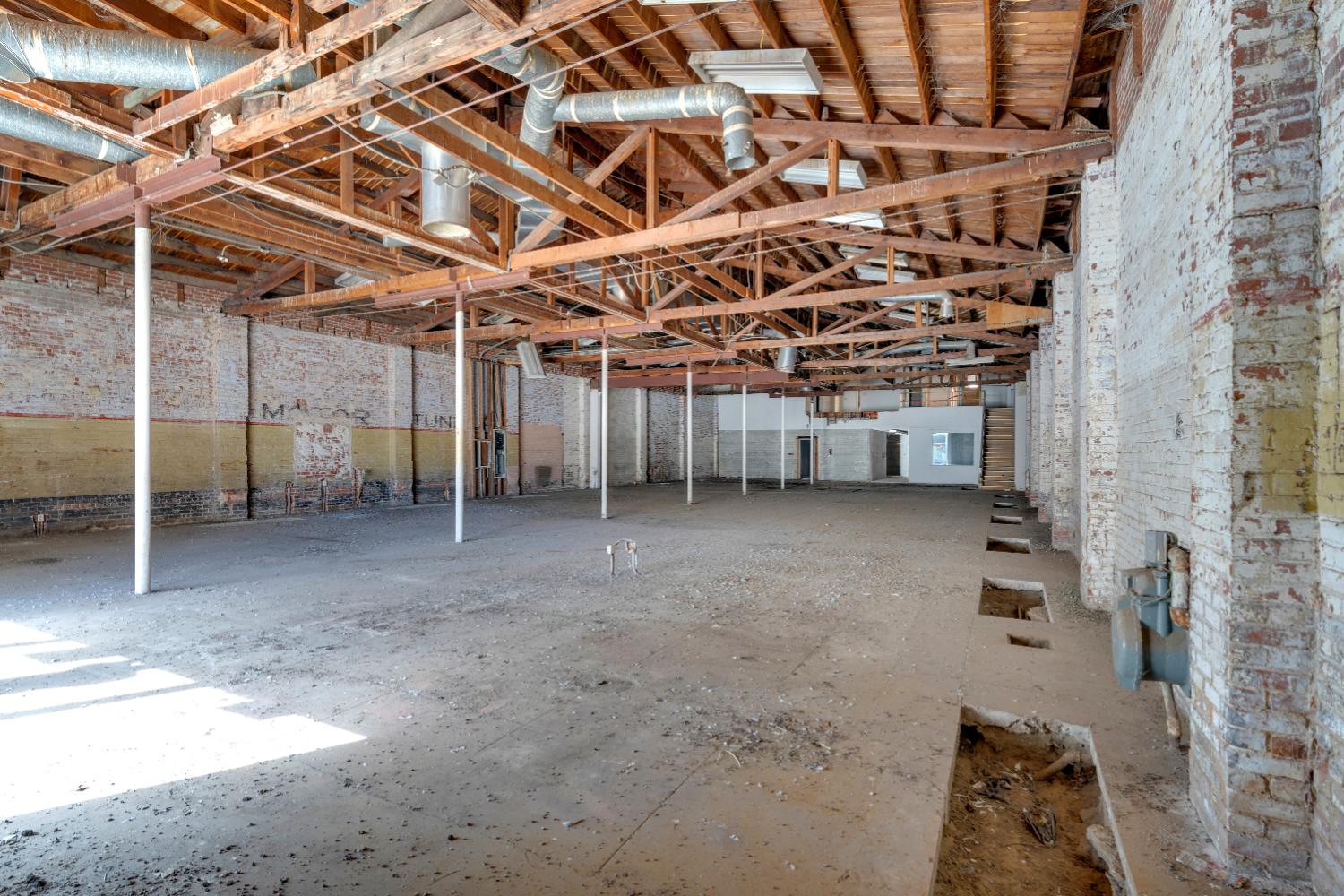 1440 Fulton St, Fresno, CA 93721