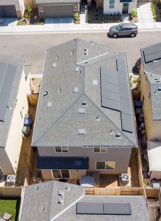 6294 E Riesling Dr E, Fresno, CA 93727