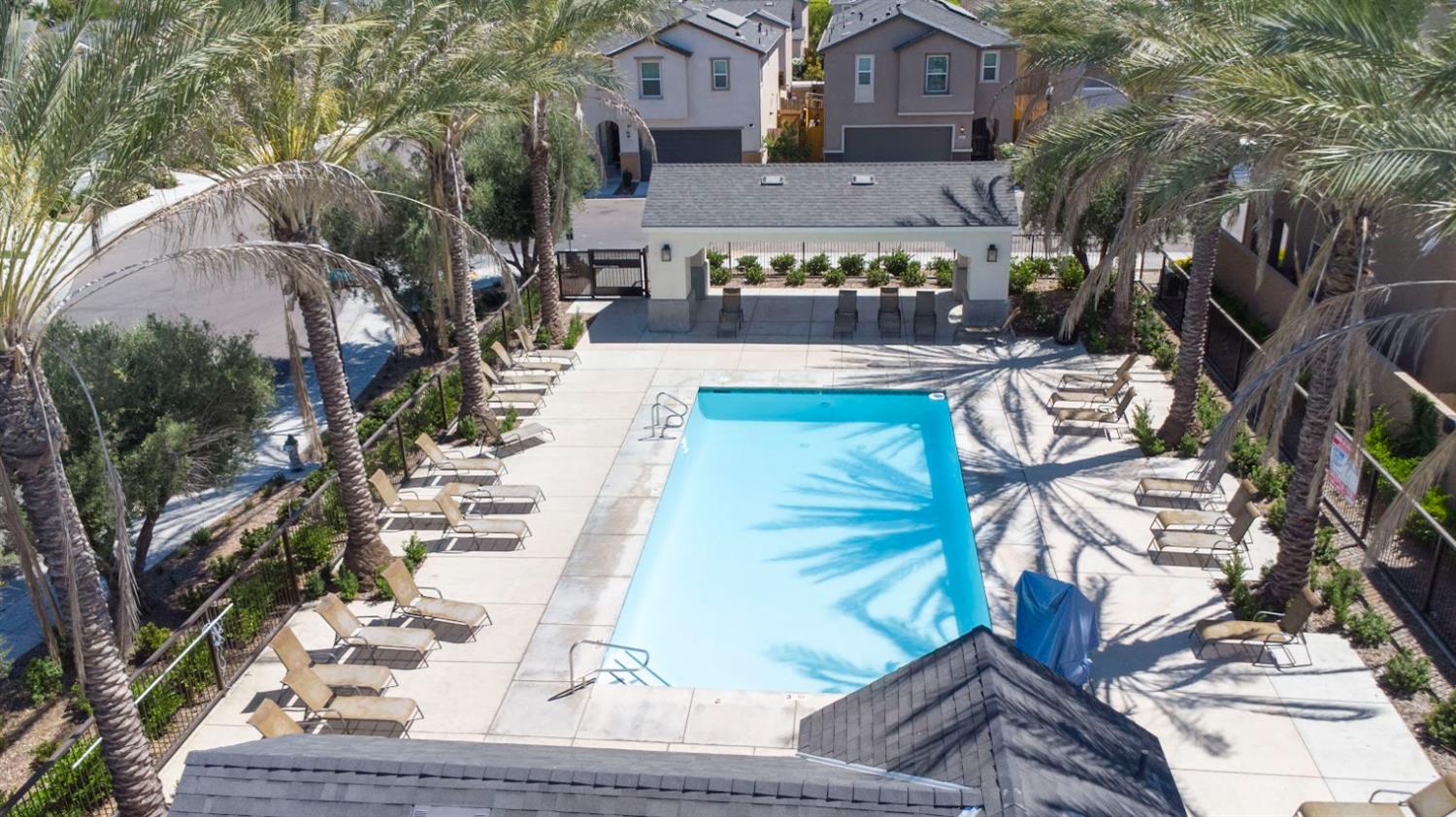 6294 E Riesling Dr E, Fresno, CA 93727