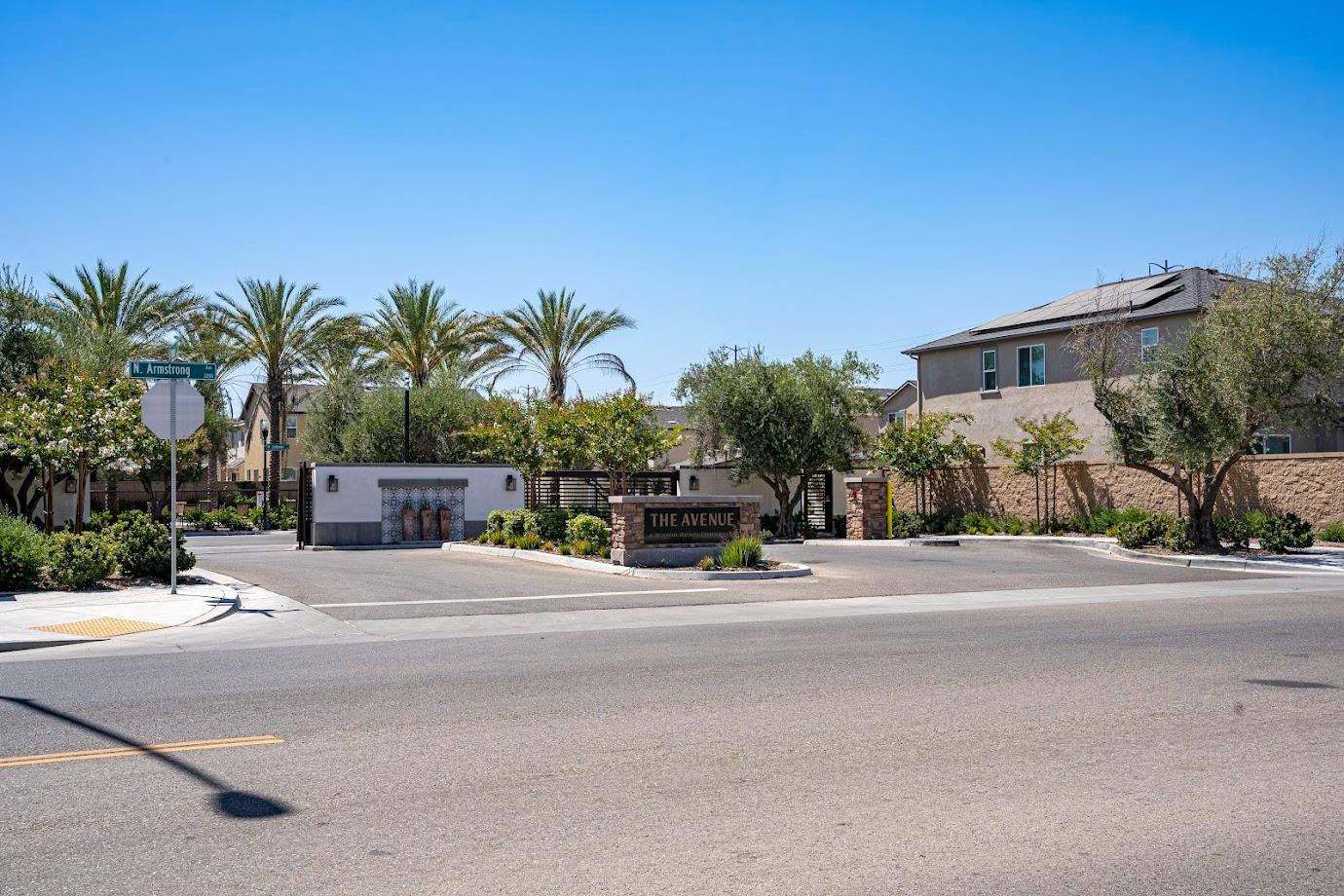 6294 E Riesling Dr E, Fresno, CA 93727