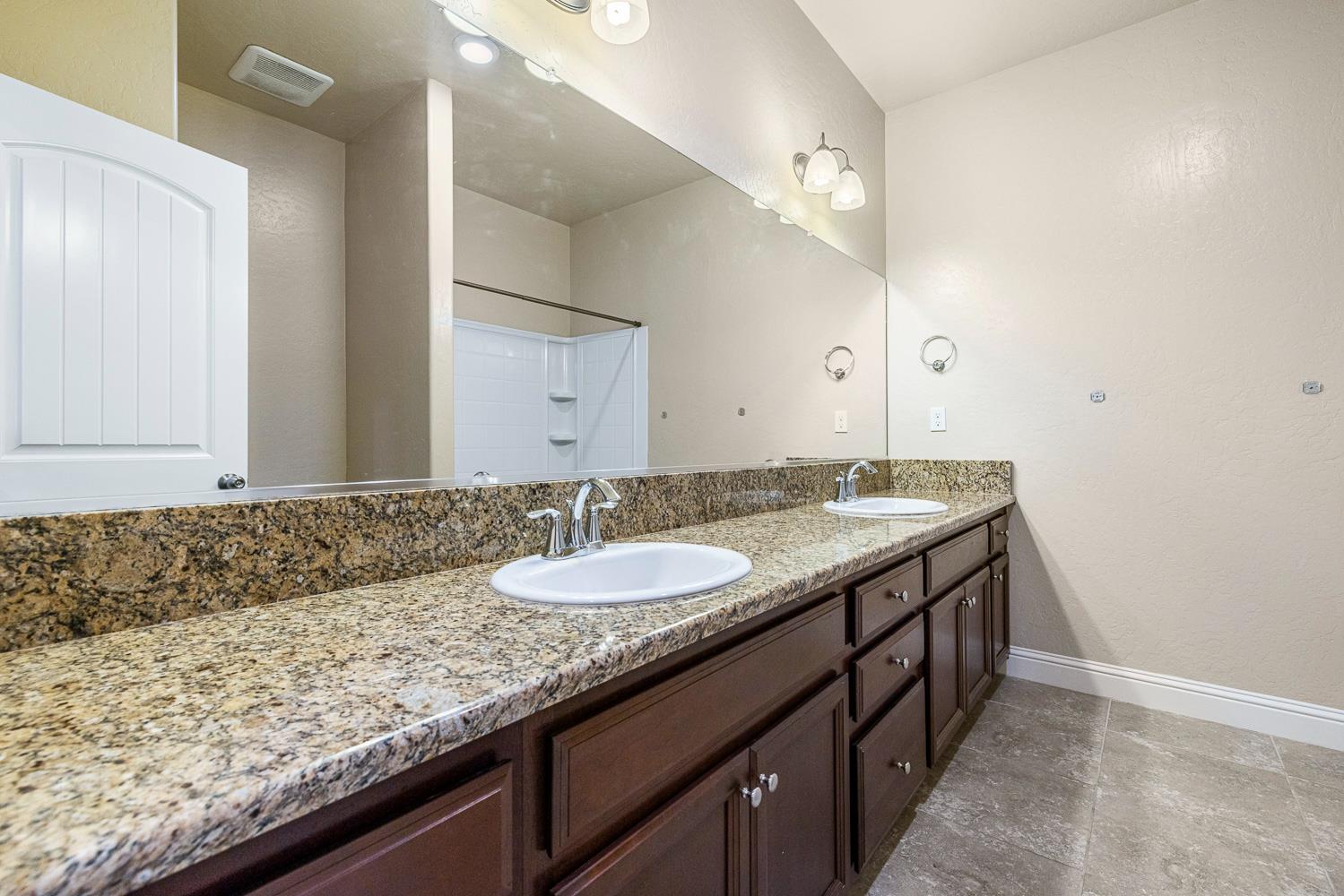 3342 N Carriage Ave, Fresno, CA 93727