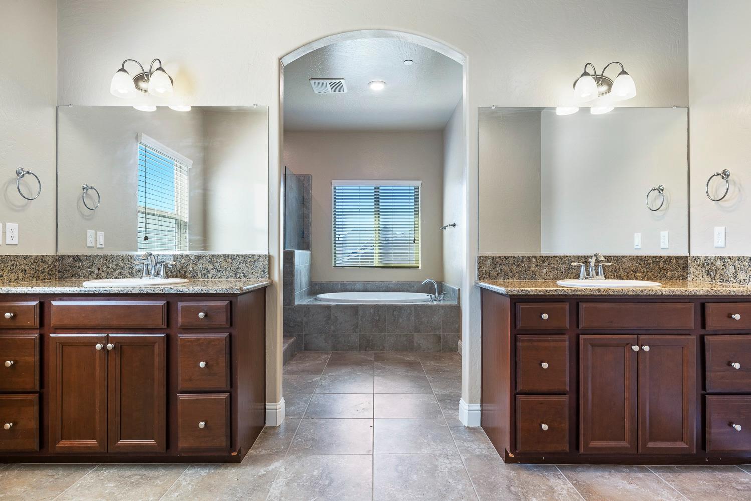 3342 N Carriage Ave, Fresno, CA 93727