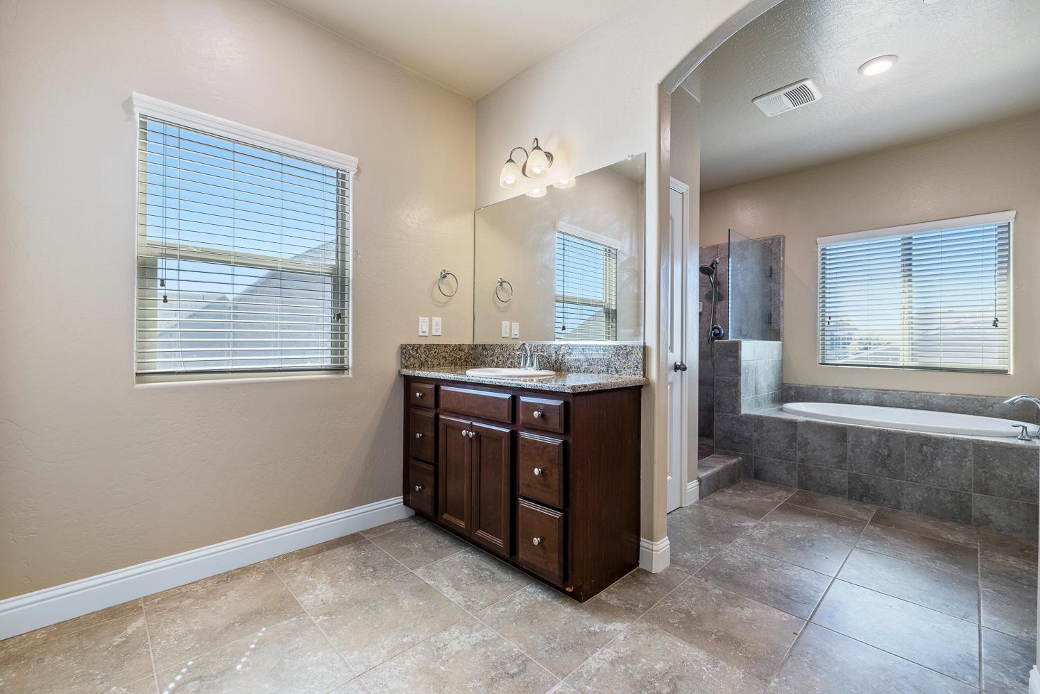 3342 N Carriage Ave, Fresno, CA 93727