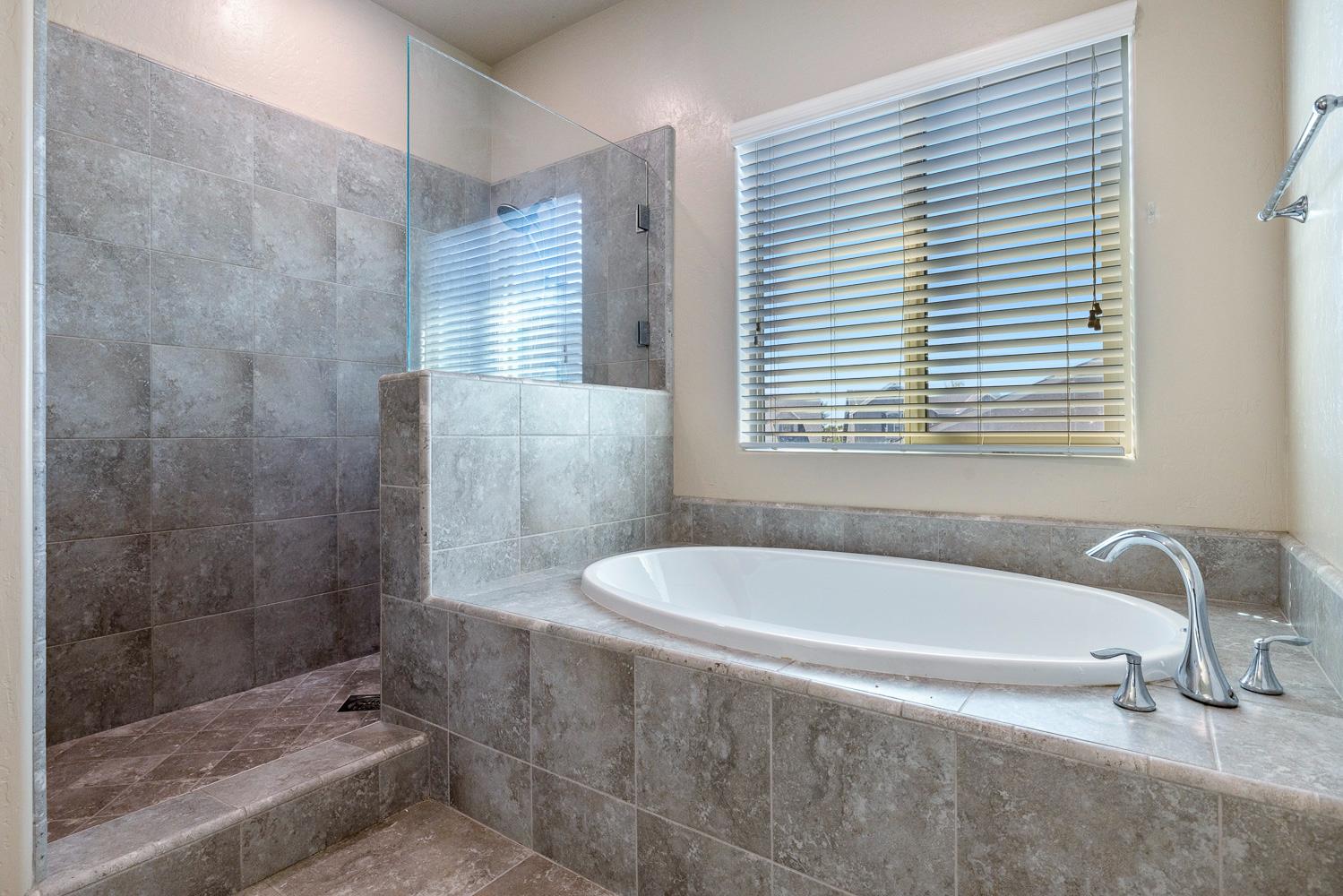 3342 N Carriage Ave, Fresno, CA 93727