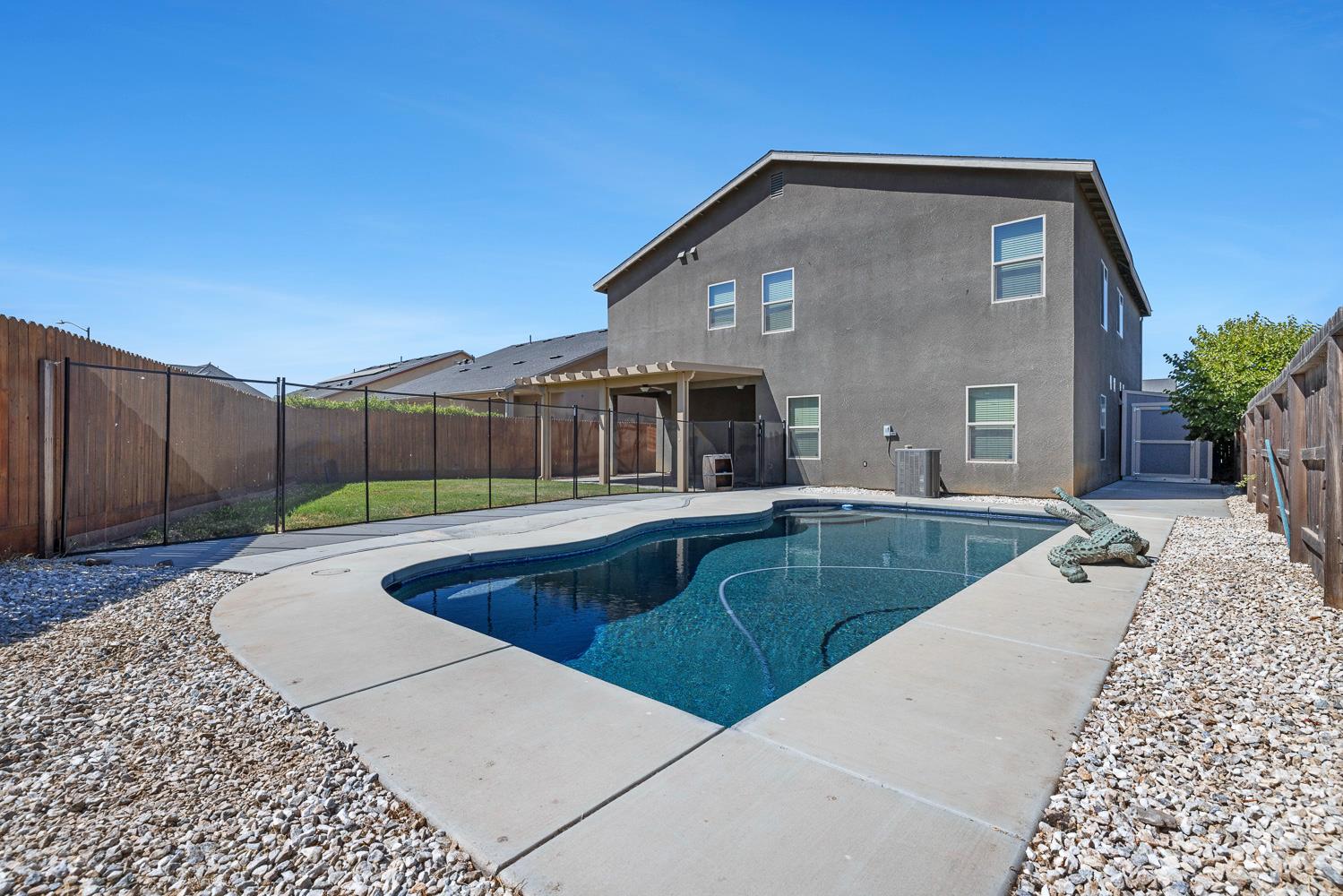 3342 N Carriage Ave, Fresno, CA 93727