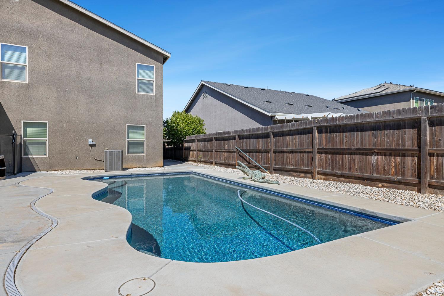 3342 N Carriage Ave, Fresno, CA 93727