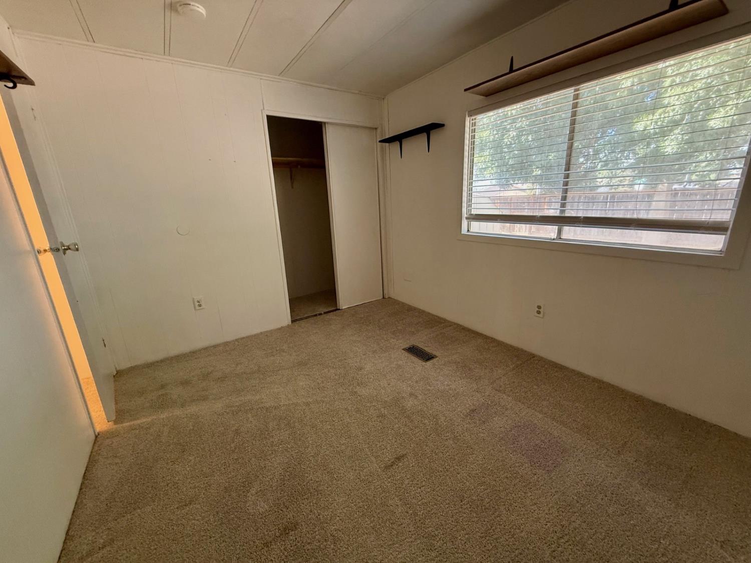 1218 E Cleveland Ave #114, Madera, CA 93638