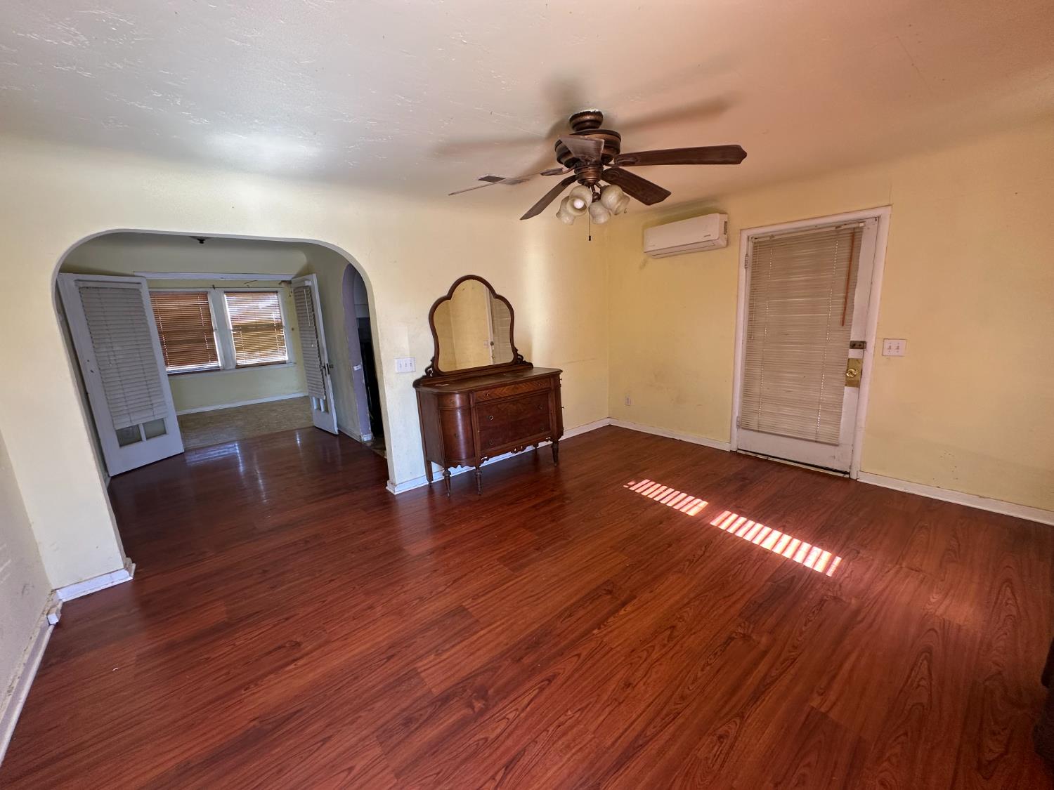 309 E San Joaquin St, Avenal, CA 93204