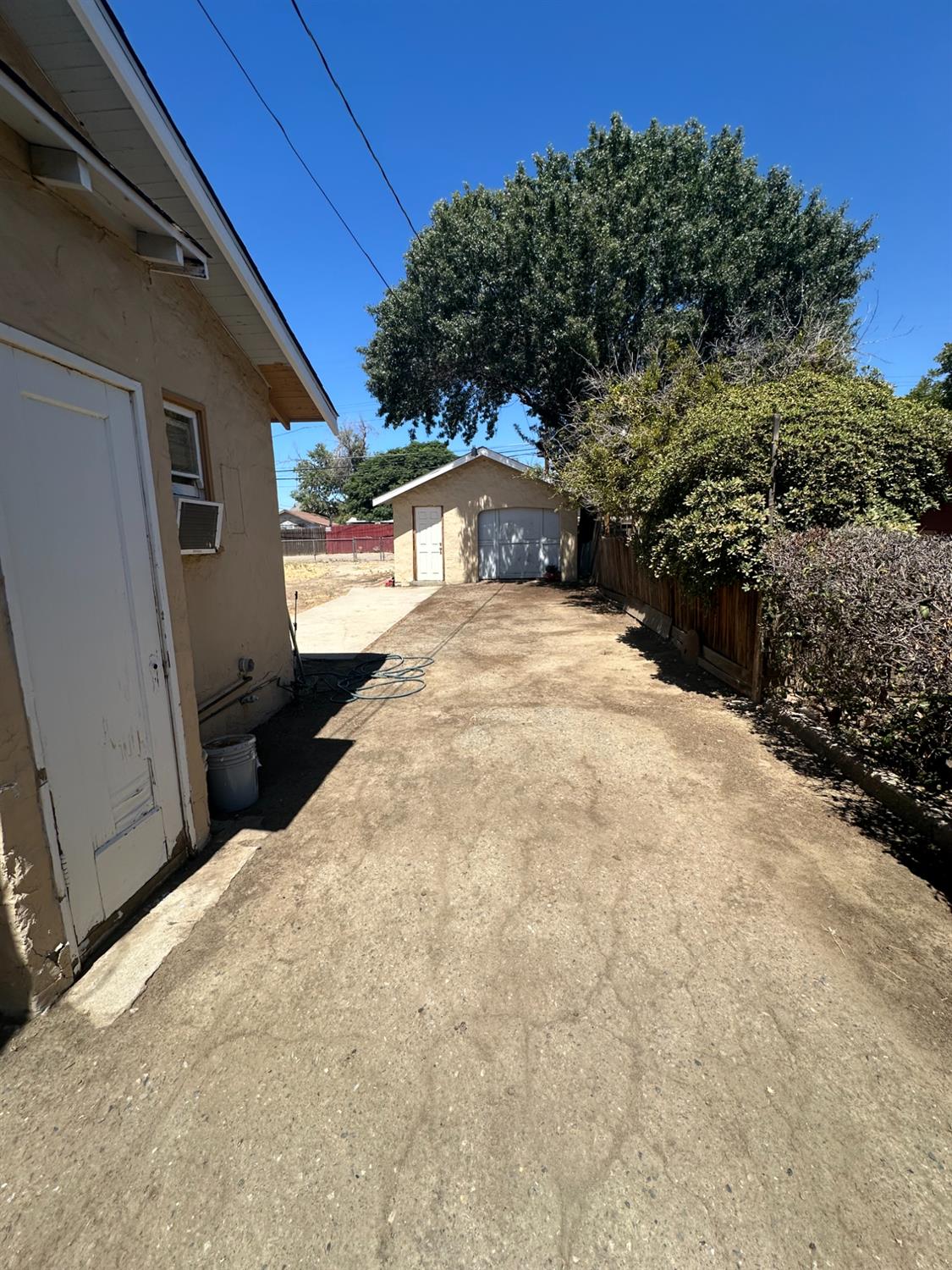 309 E San Joaquin St, Avenal, CA 93204