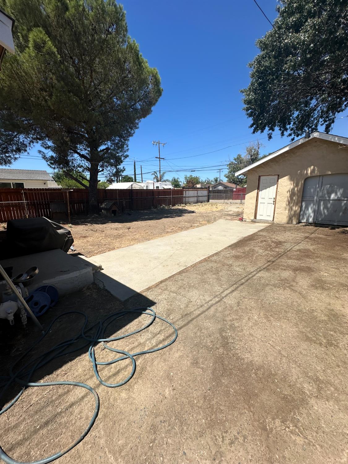 309 E San Joaquin St, Avenal, CA 93204