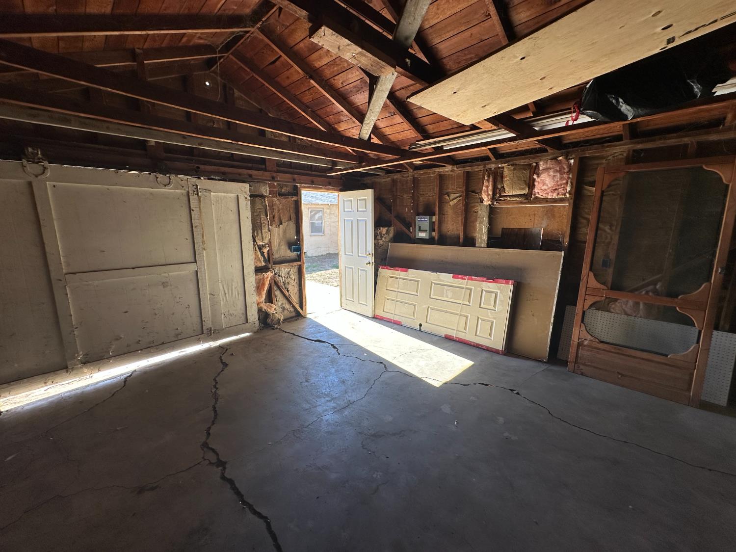 309 E San Joaquin St, Avenal, CA 93204