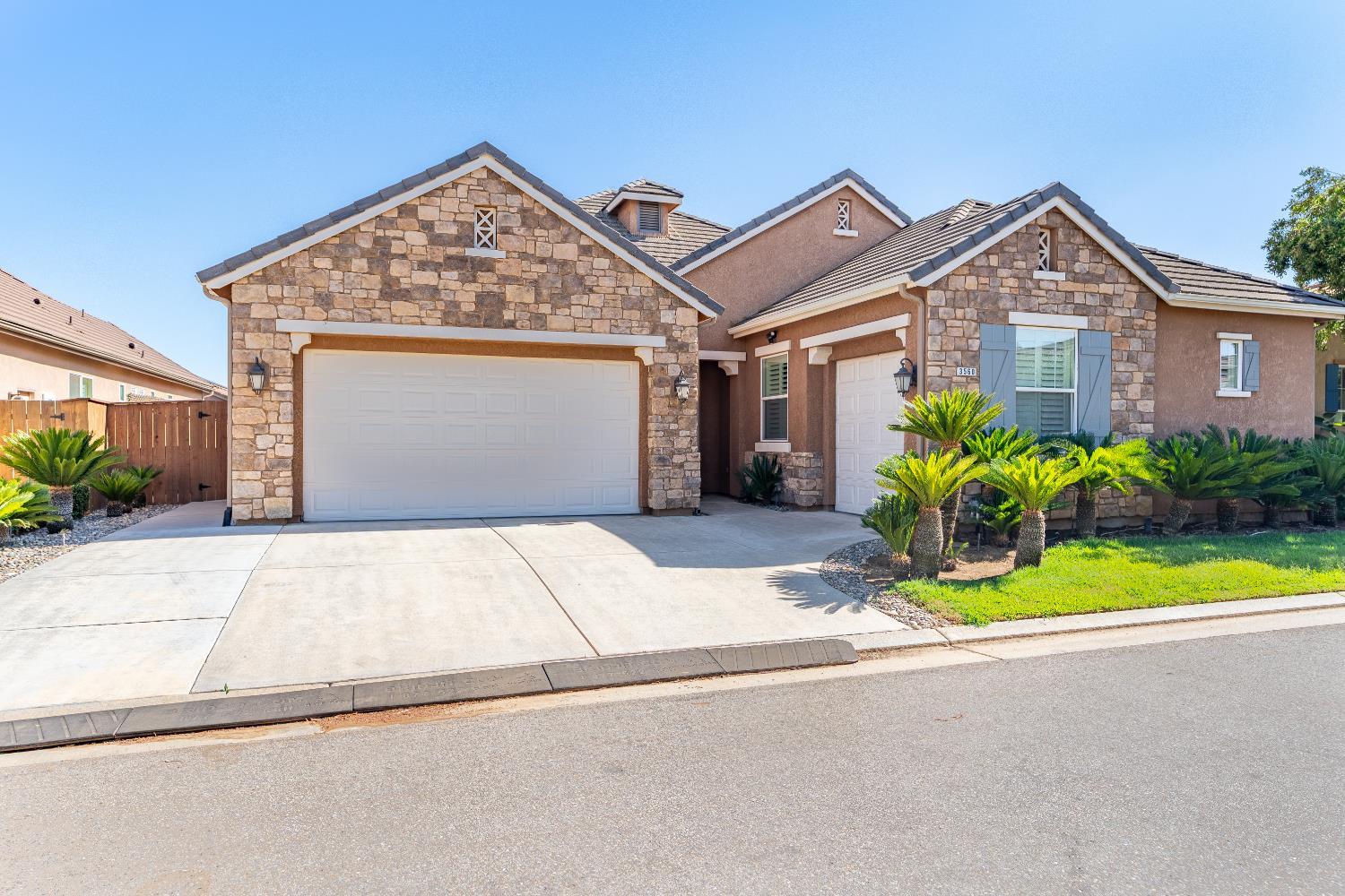 3560 Bloomfield Ln, Clovis, CA 93619