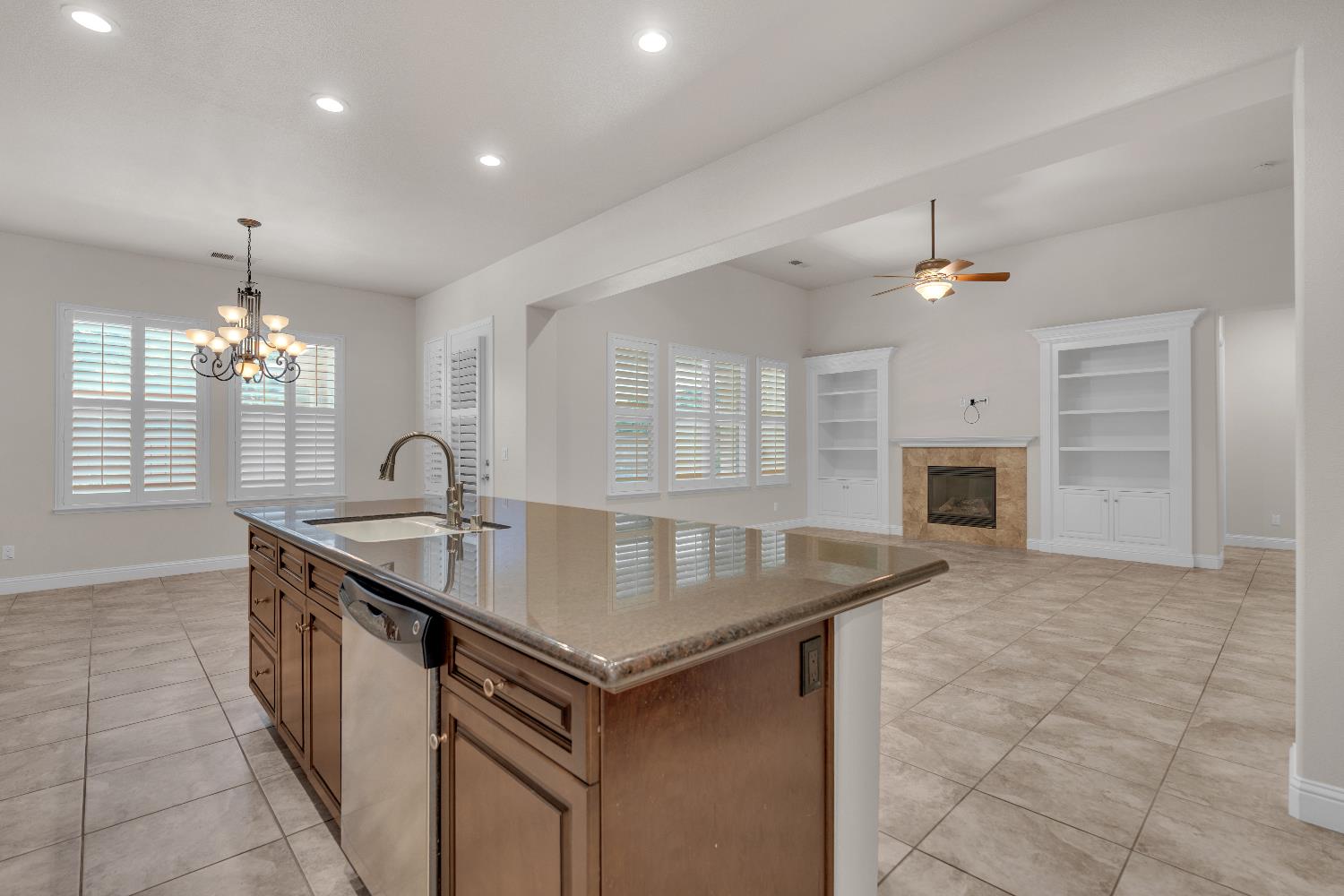 3560 Bloomfield Ln, Clovis, CA 93619