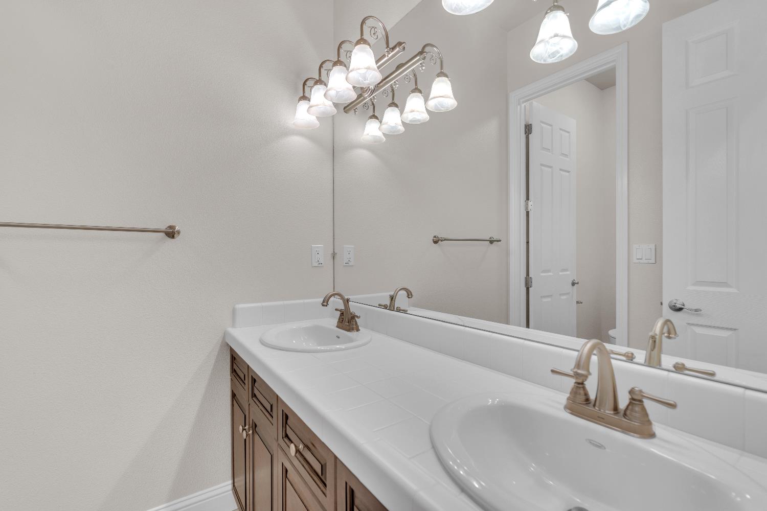 3560 Bloomfield Ln, Clovis, CA 93619