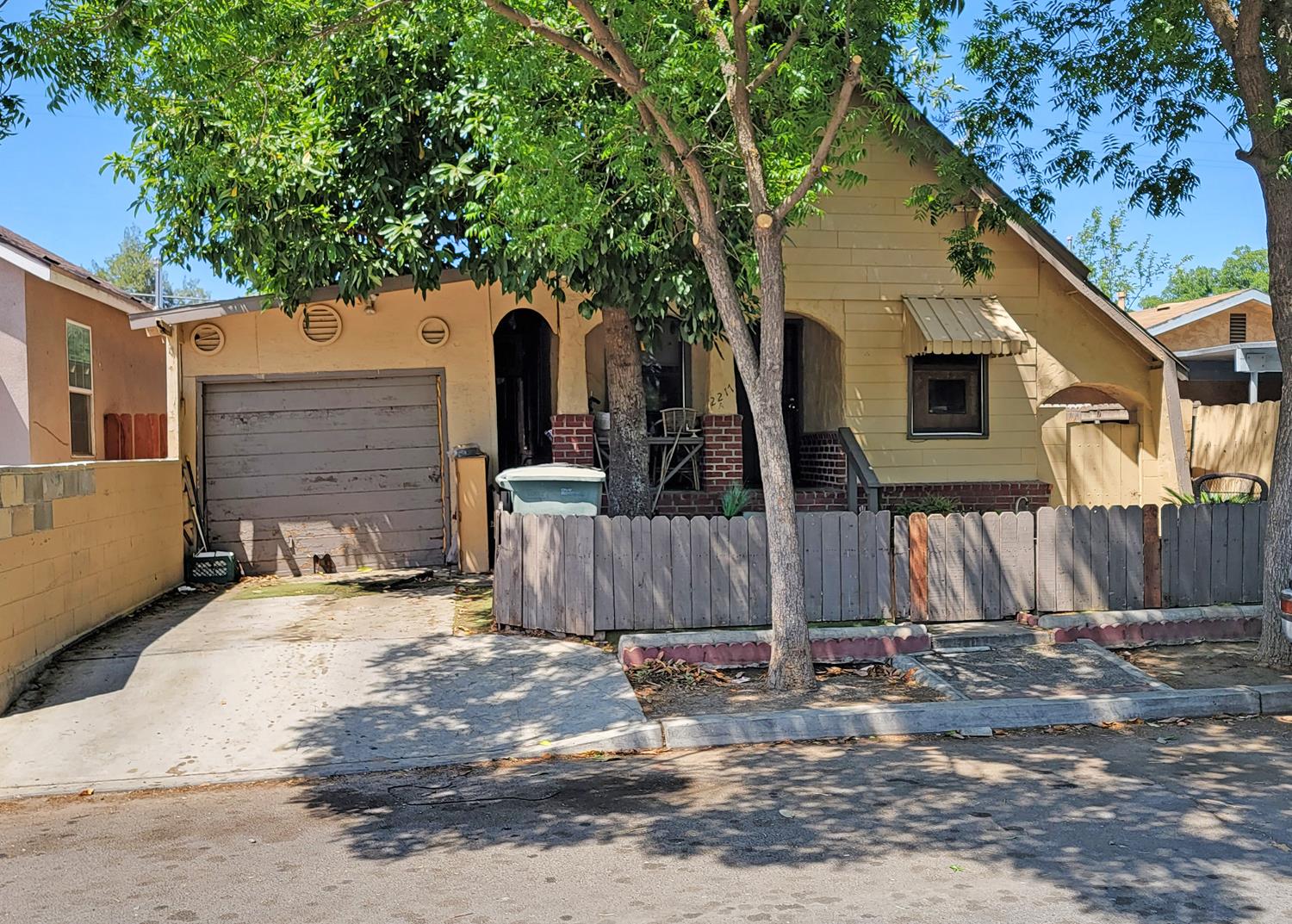 2217 E Webster Ave, Fresno, CA 93701