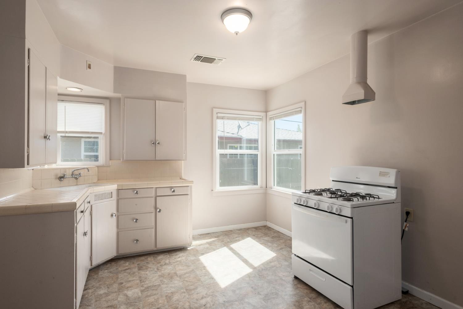 2043 11Th St, Reedley, CA 93654