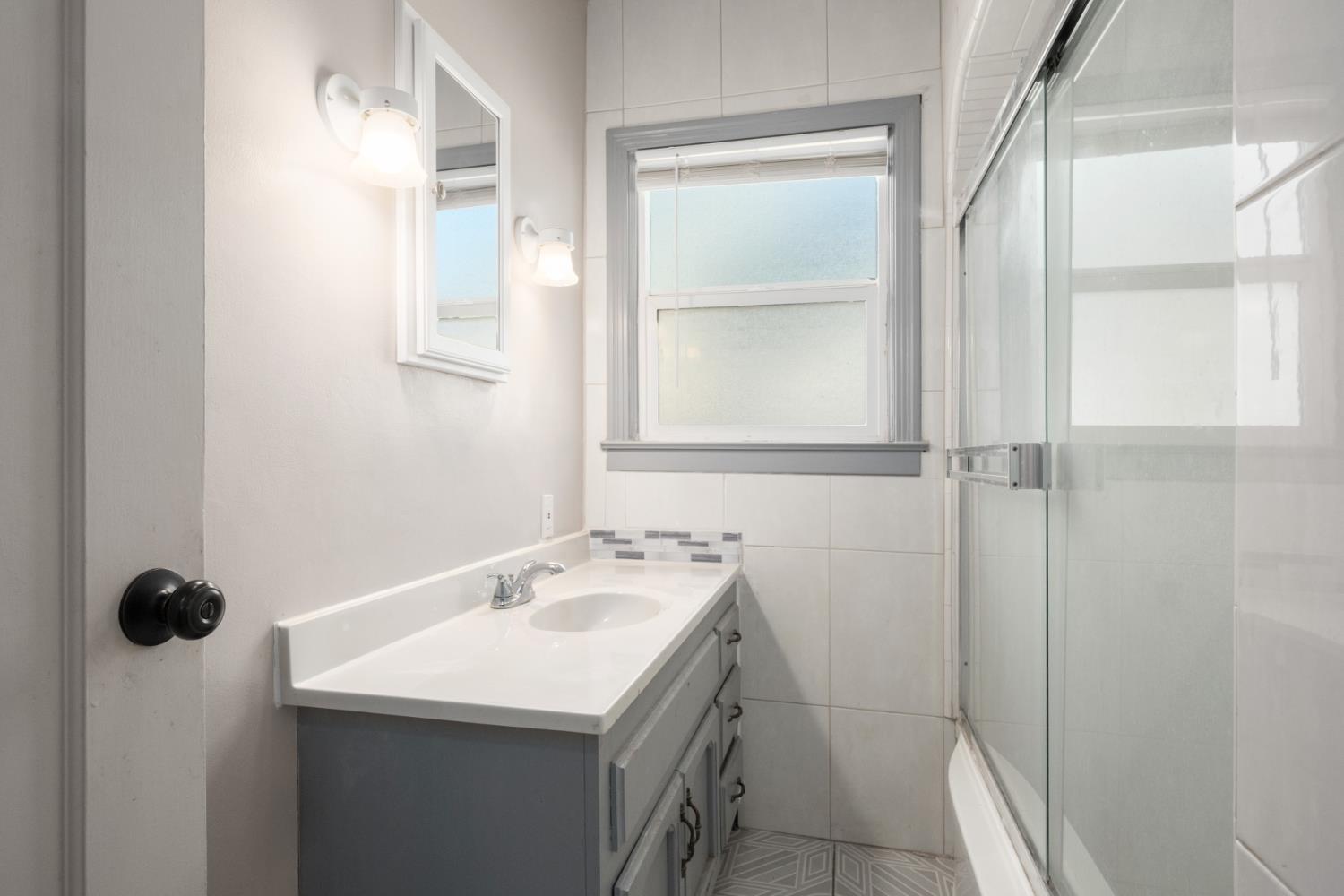 2043 11Th St, Reedley, CA 93654