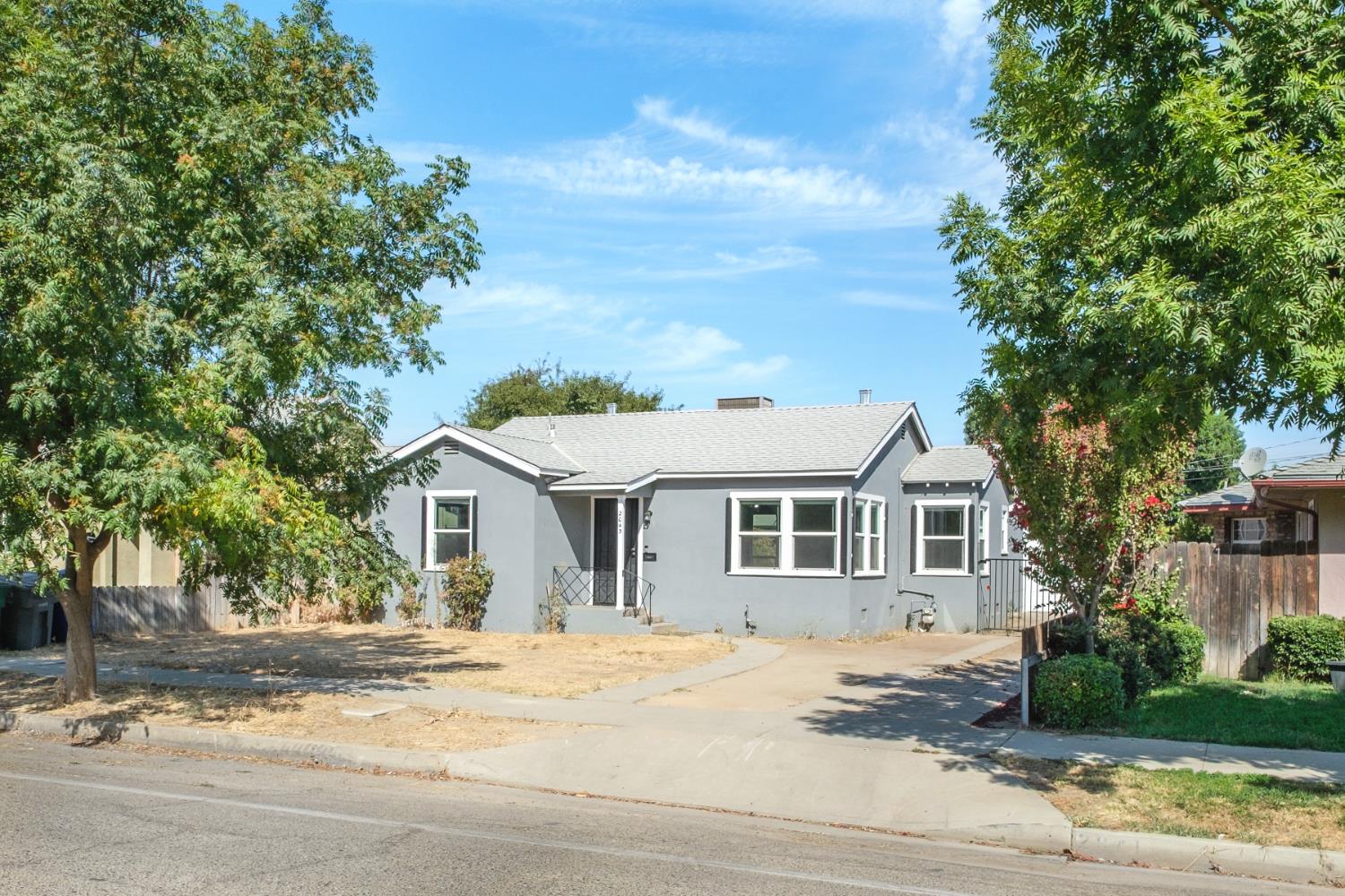 2043 11Th St, Reedley, CA 93654