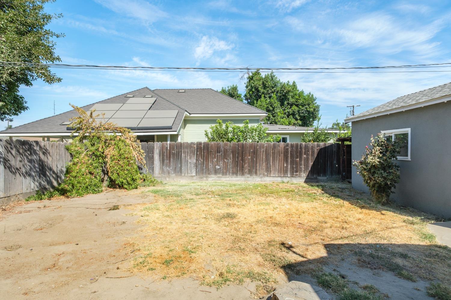 2043 11Th St, Reedley, CA 93654