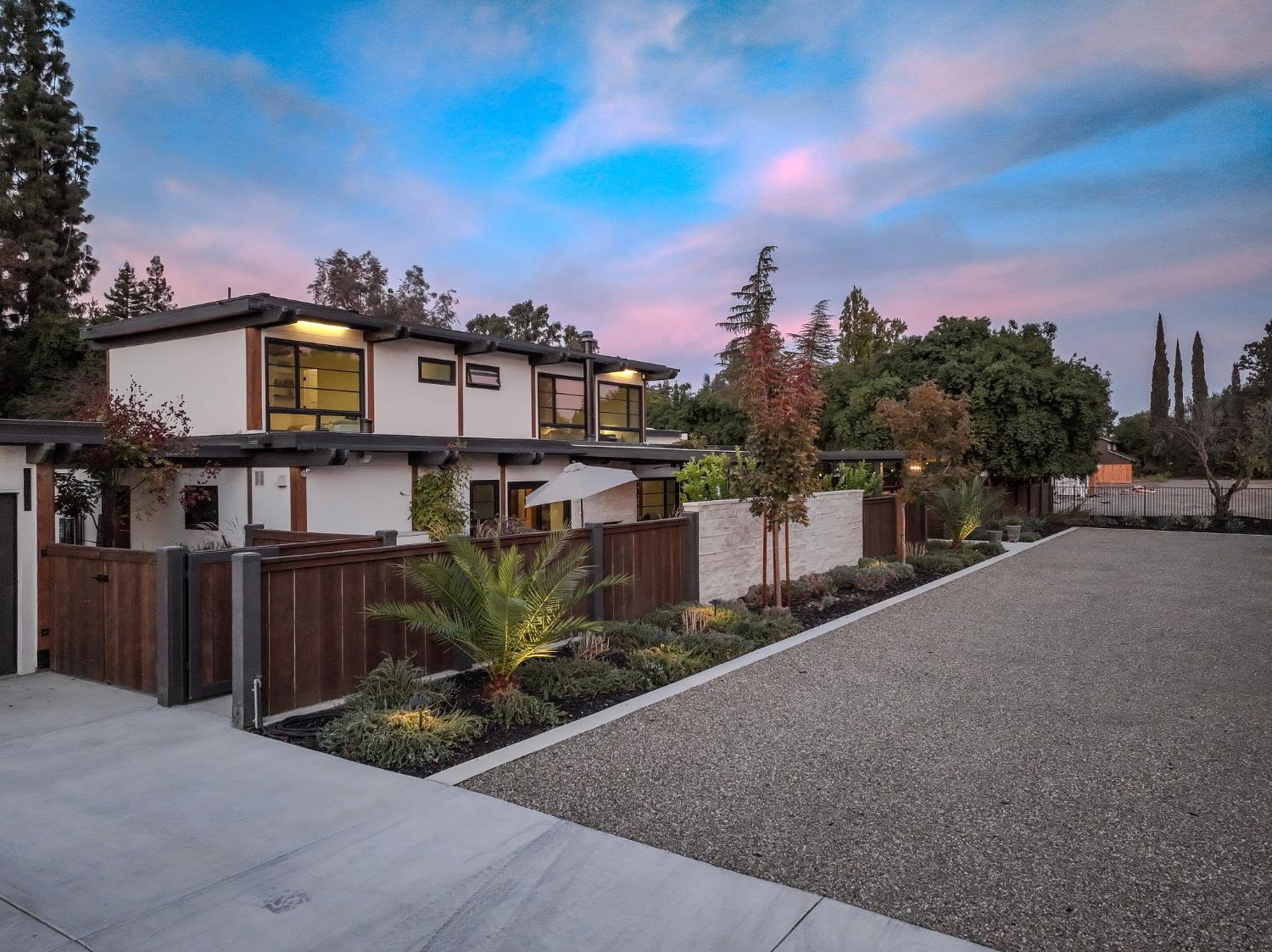 2284 W Palo Alto Ave, Fresno, CA 93711