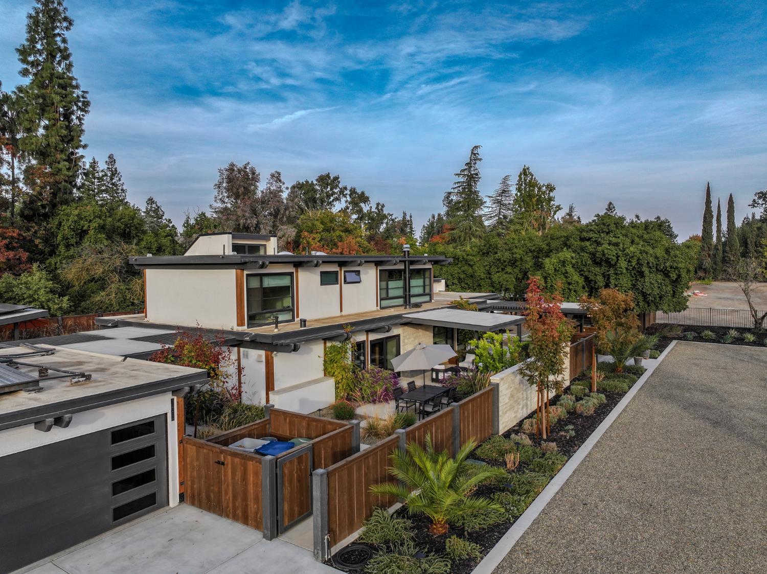 2284 W Palo Alto Ave, Fresno, CA 93711