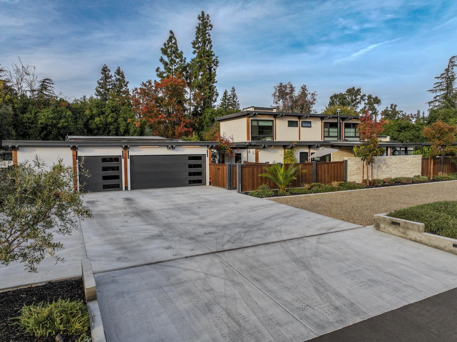 2284 W Palo Alto Ave, Fresno, CA 93711