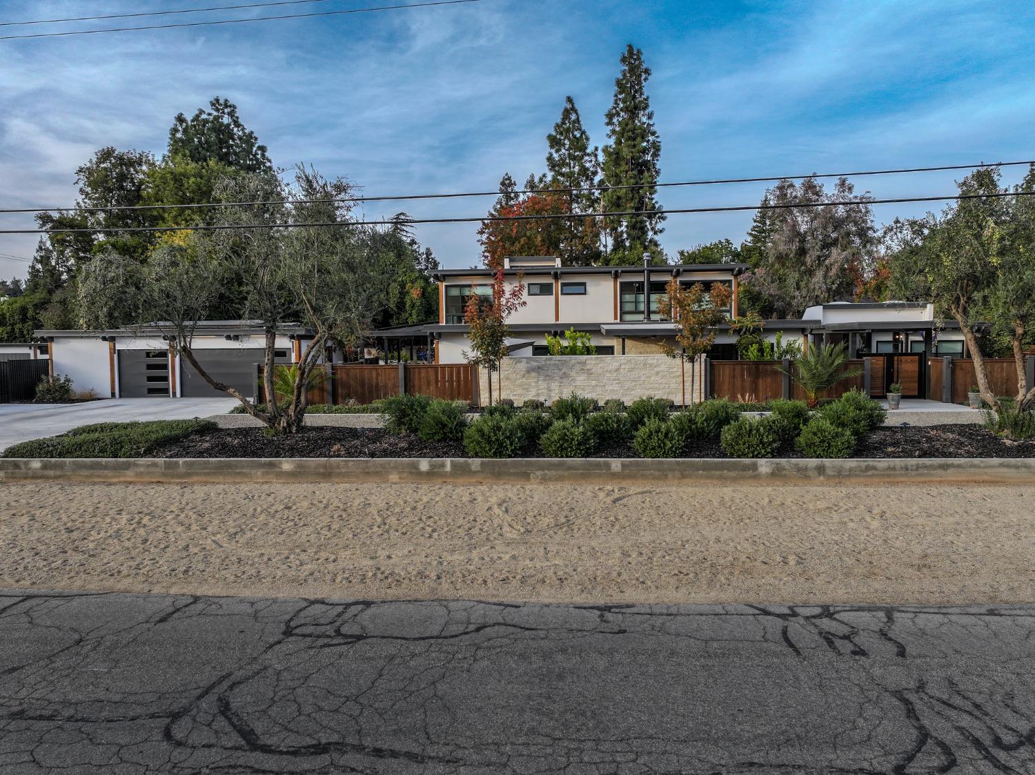 2284 W Palo Alto Ave, Fresno, CA 93711