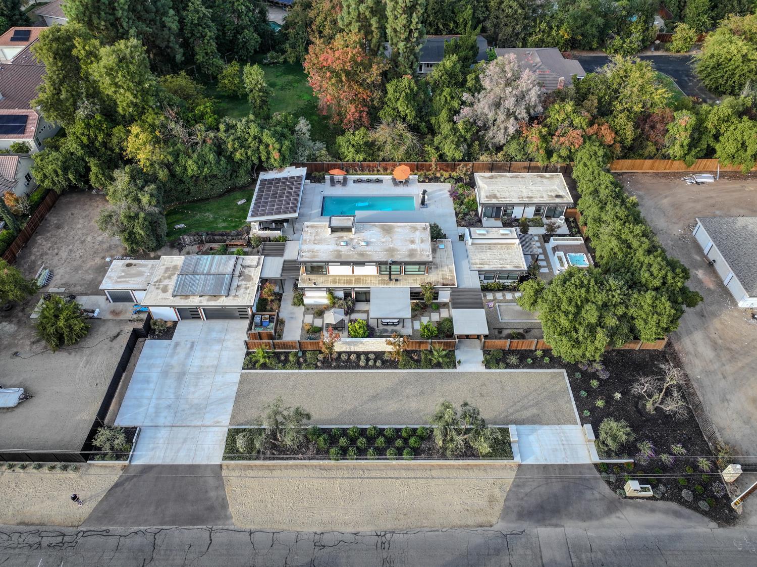 2284 W Palo Alto Ave, Fresno, CA 93711