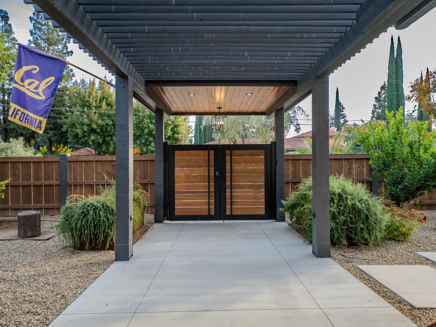 2284 W Palo Alto Ave, Fresno, CA 93711