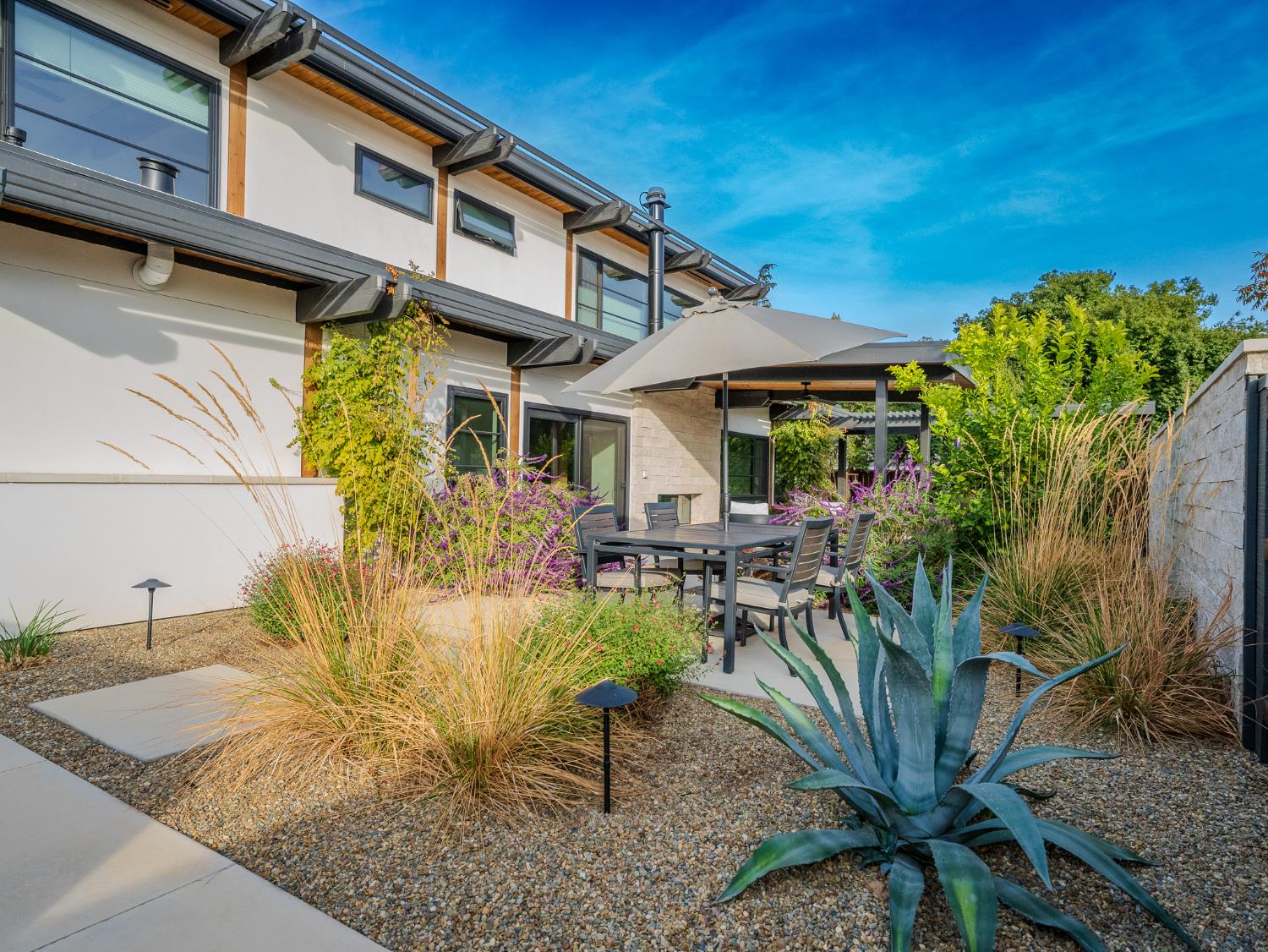 2284 W Palo Alto Ave, Fresno, CA 93711