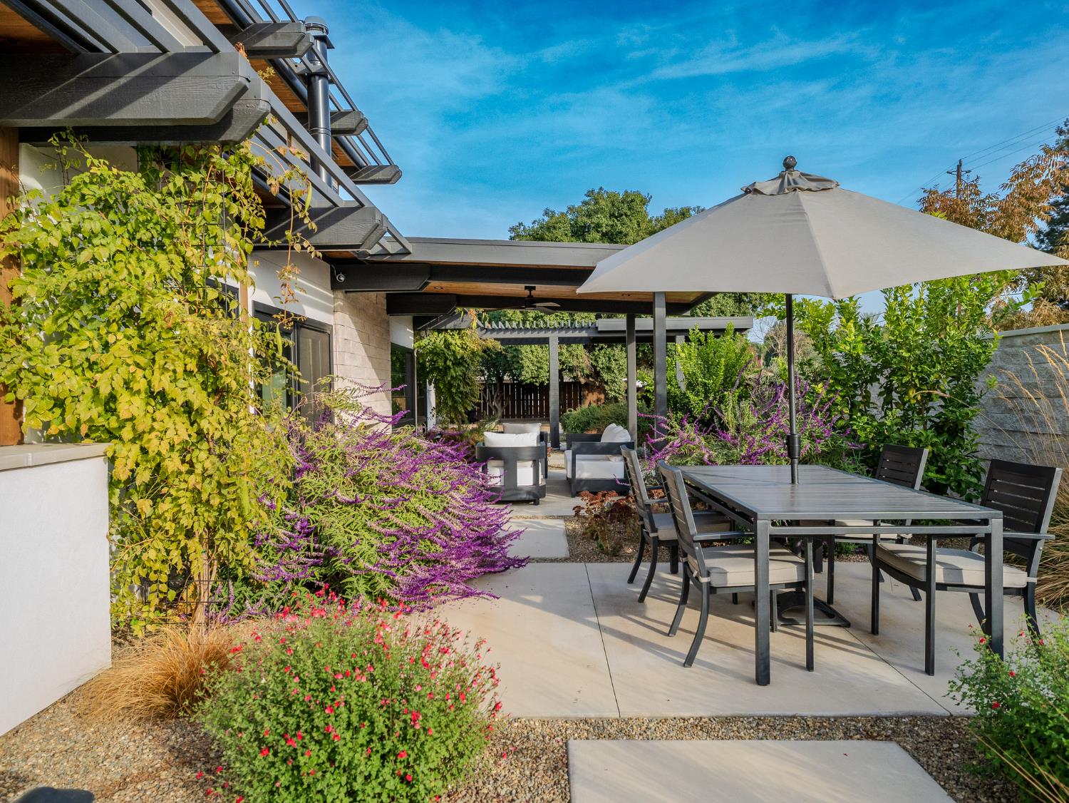 2284 W Palo Alto Ave, Fresno, CA 93711