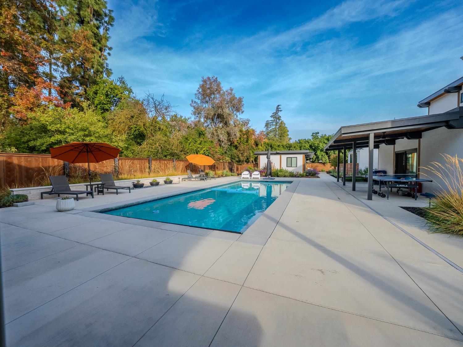 2284 W Palo Alto Ave, Fresno, CA 93711