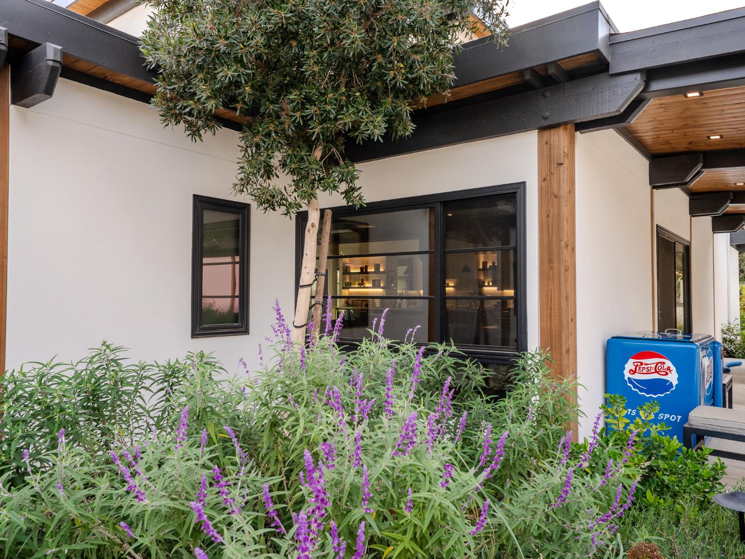 2284 W Palo Alto Ave, Fresno, CA 93711