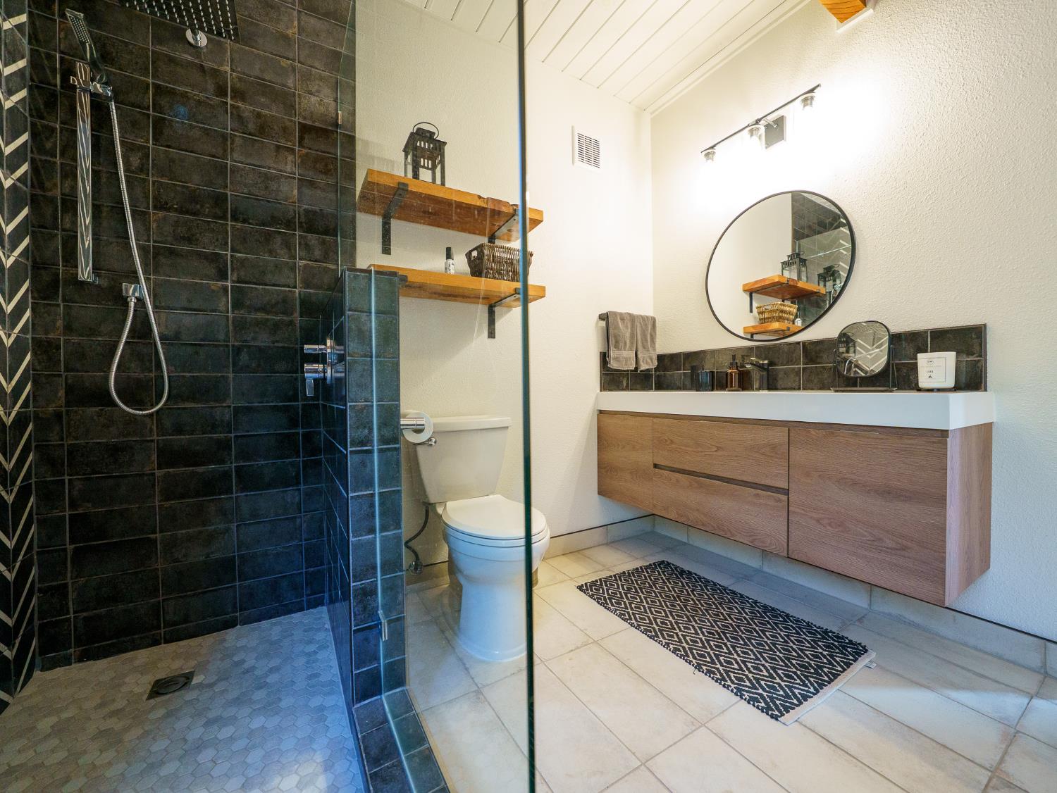 2284 W Palo Alto Ave, Fresno, CA 93711