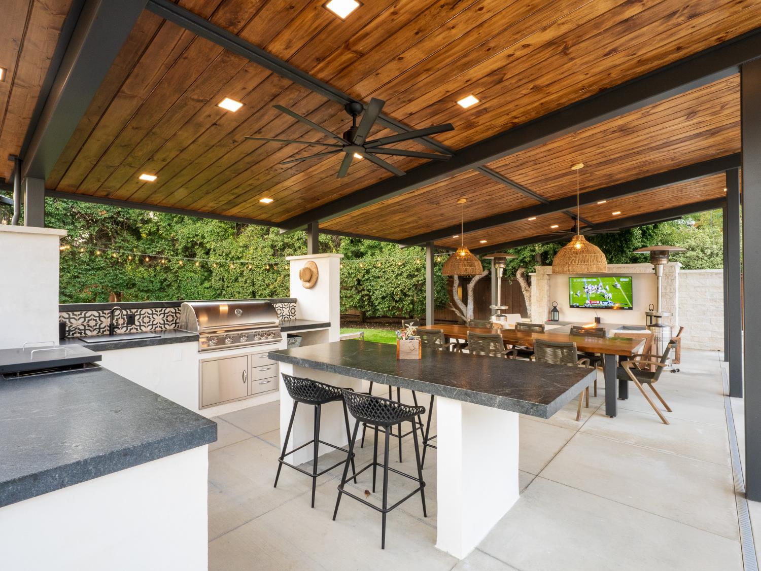 2284 W Palo Alto Ave, Fresno, CA 93711