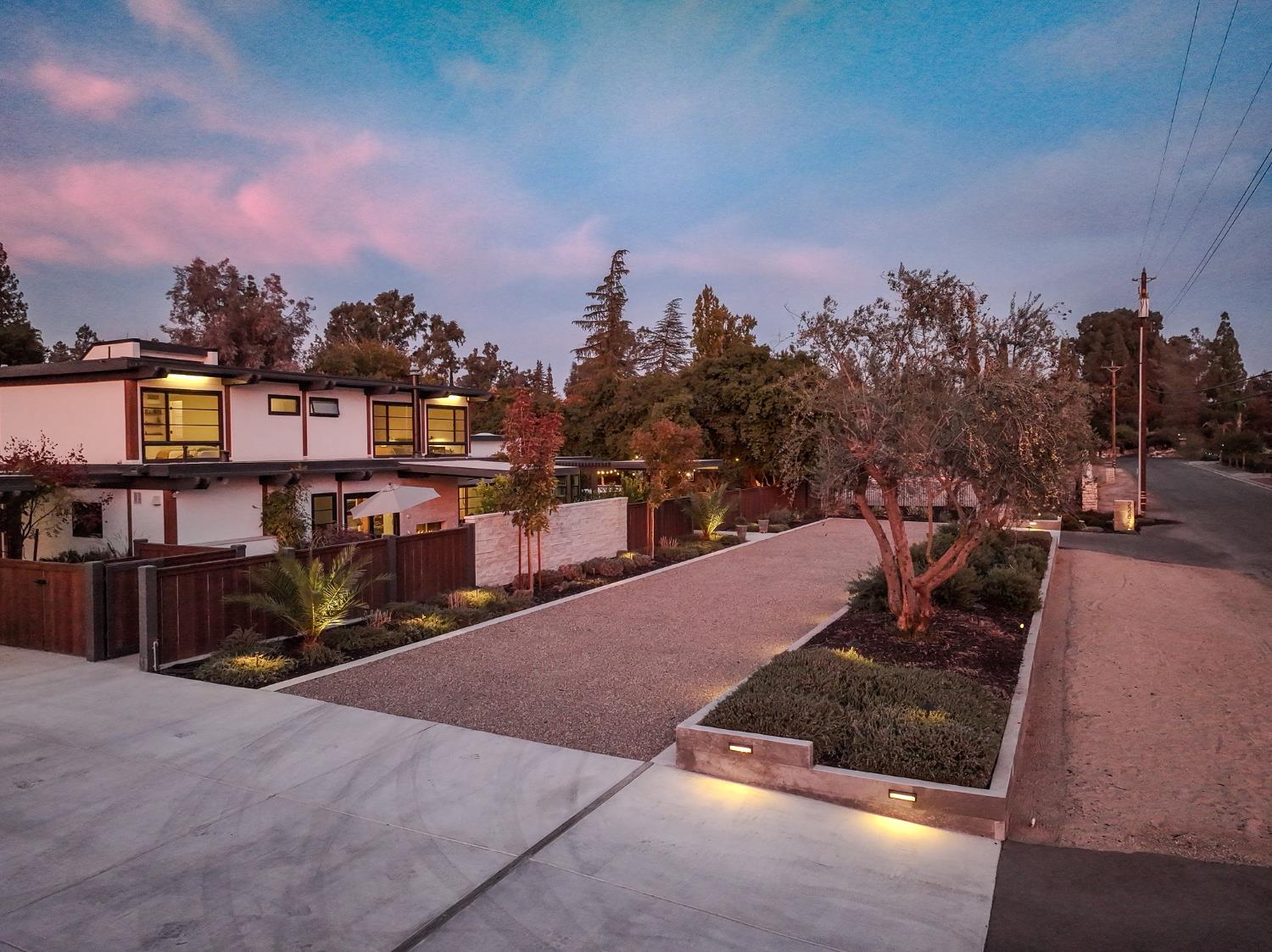 2284 W Palo Alto Ave, Fresno, CA 93711