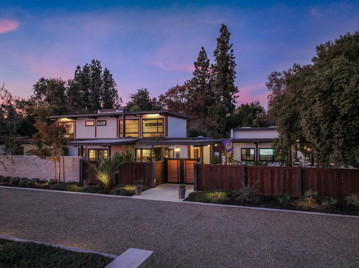 2284 W Palo Alto Ave, Fresno, CA 93711