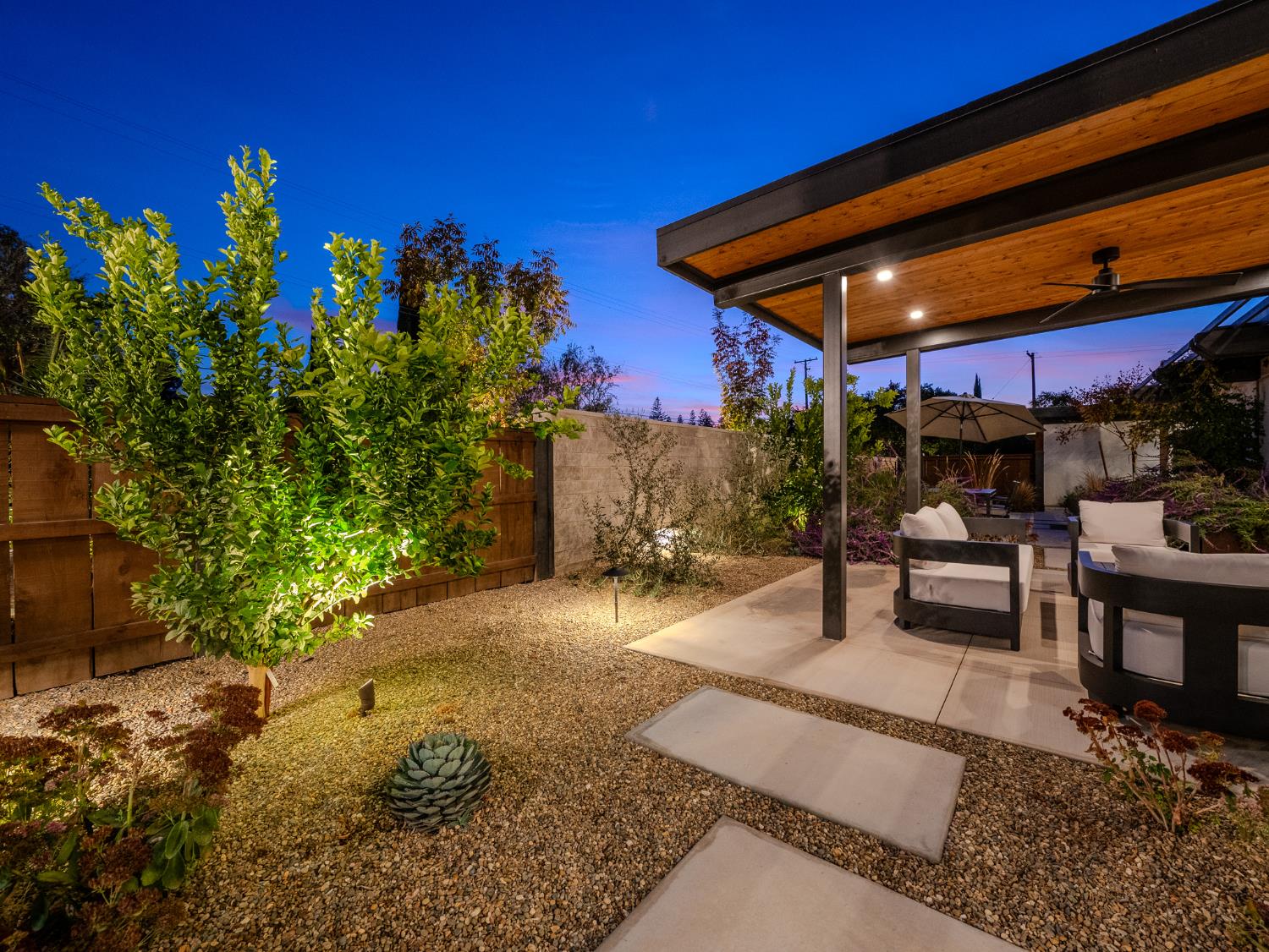 2284 W Palo Alto Ave, Fresno, CA 93711