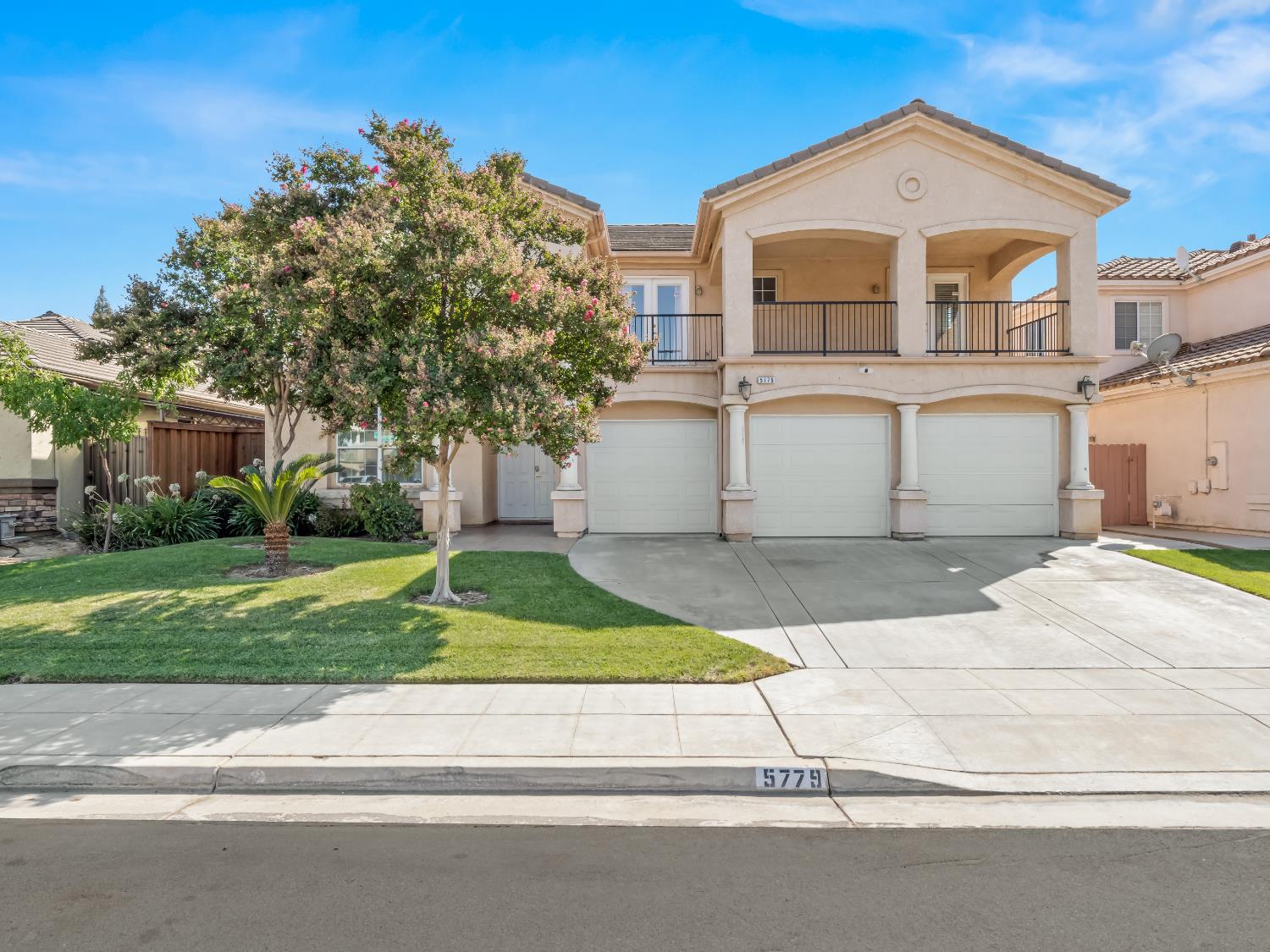 5779 W Bluff Ave, Fresno, CA 93722