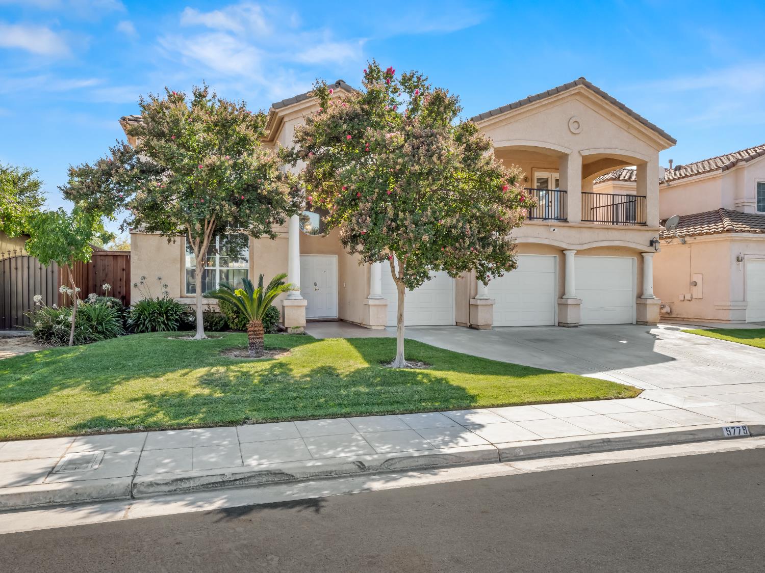 5779 W Bluff Ave, Fresno, CA 93722