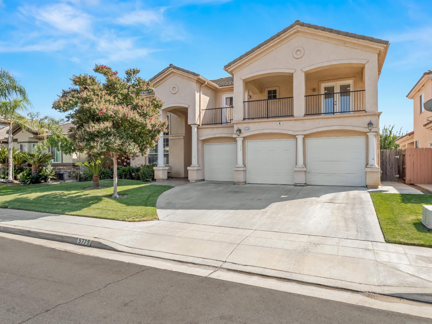 5779 W Bluff Ave, Fresno, CA 93722