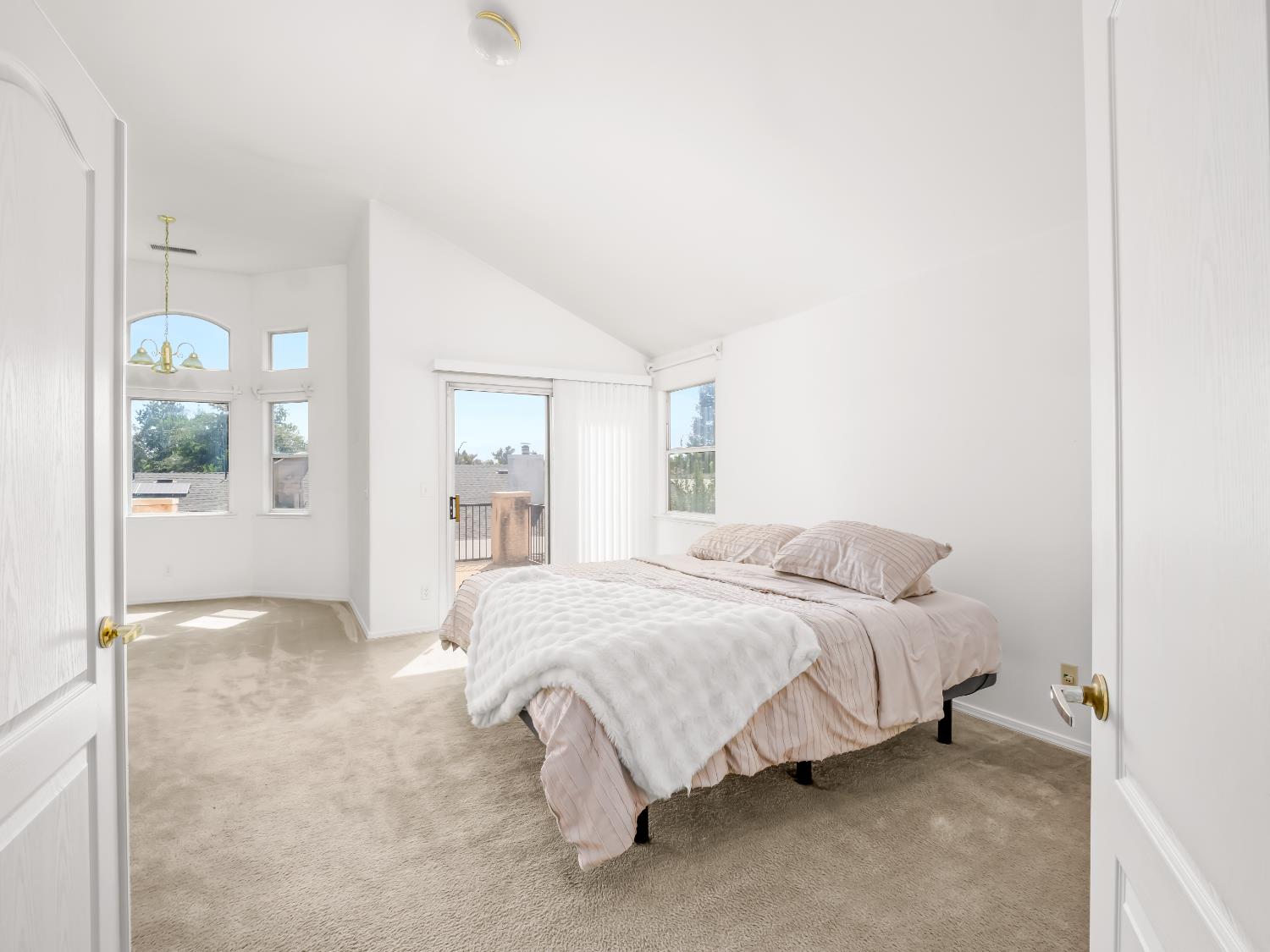 5779 W Bluff Ave, Fresno, CA 93722