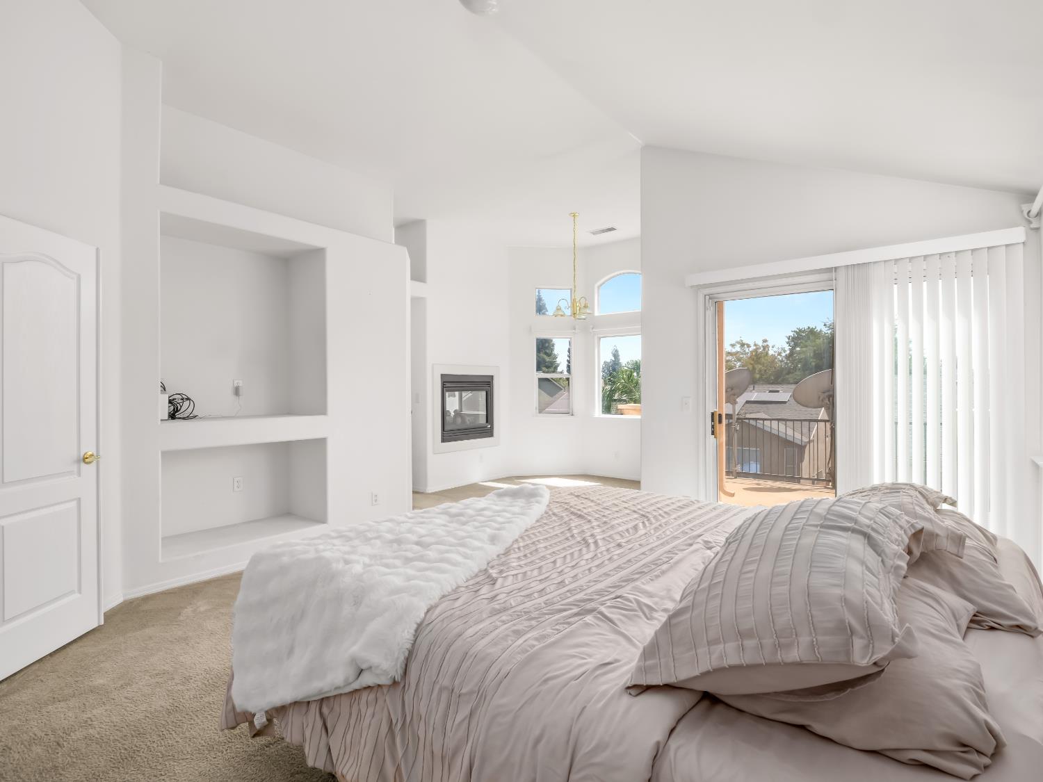 5779 W Bluff Ave, Fresno, CA 93722