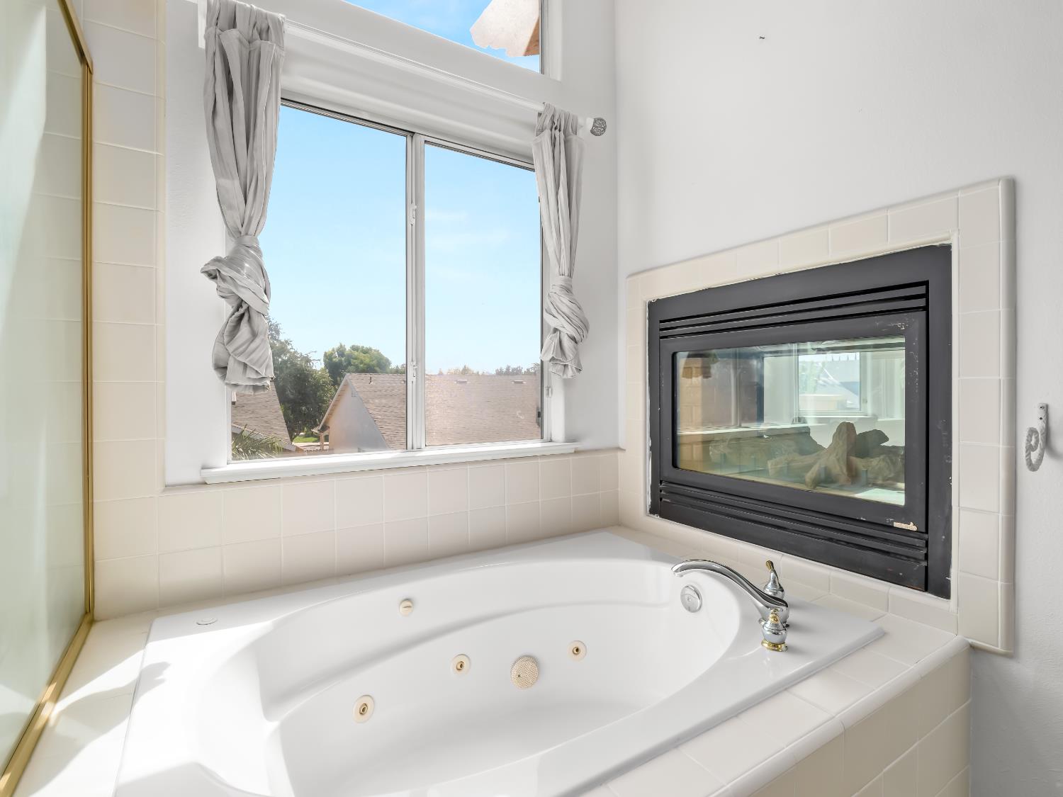 5779 W Bluff Ave, Fresno, CA 93722