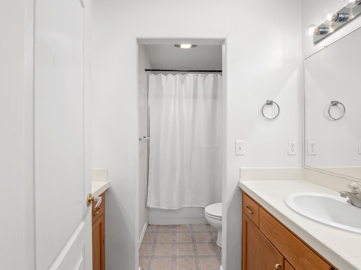 5779 W Bluff Ave, Fresno, CA 93722